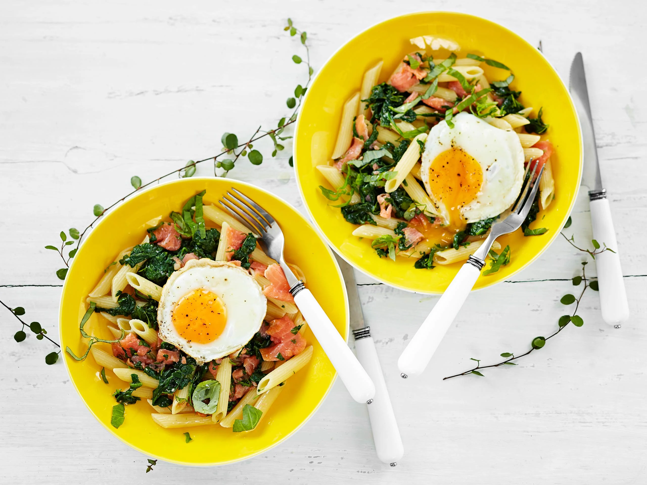 Pinaatti-savulohipasta