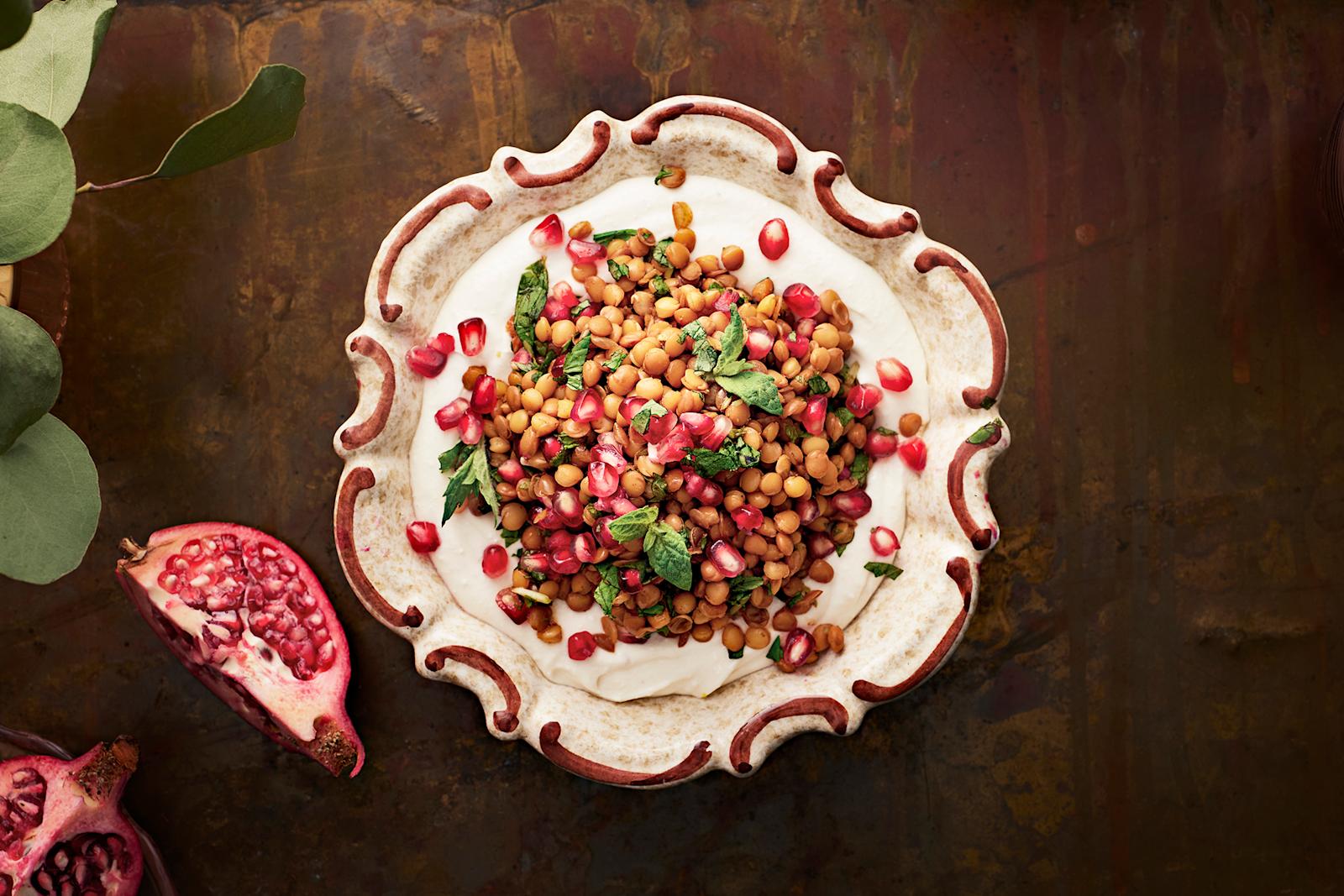 Linssisalaatti ja vegaaninen juustovaahto