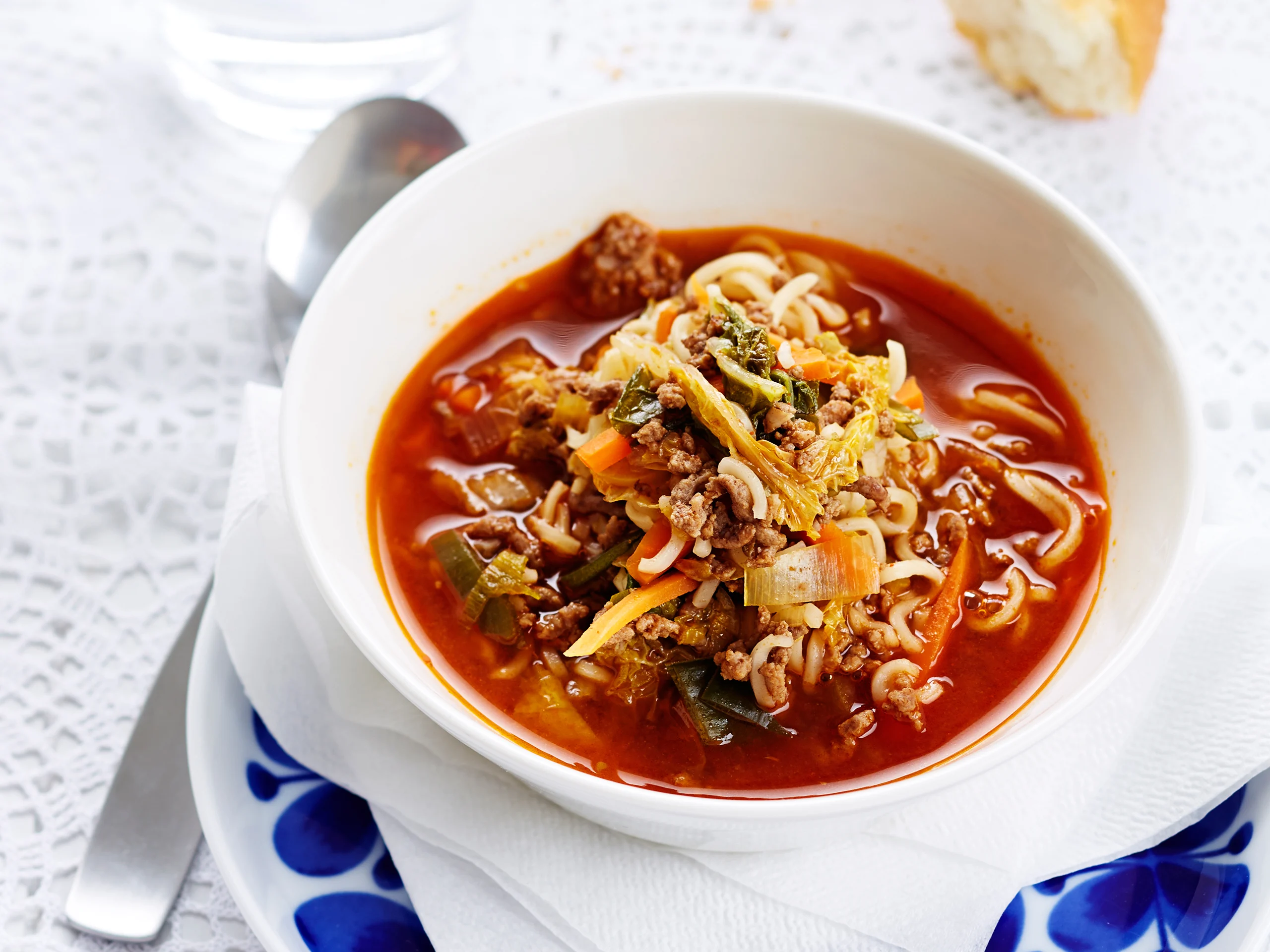 Jauheliha-nuudelikeitto