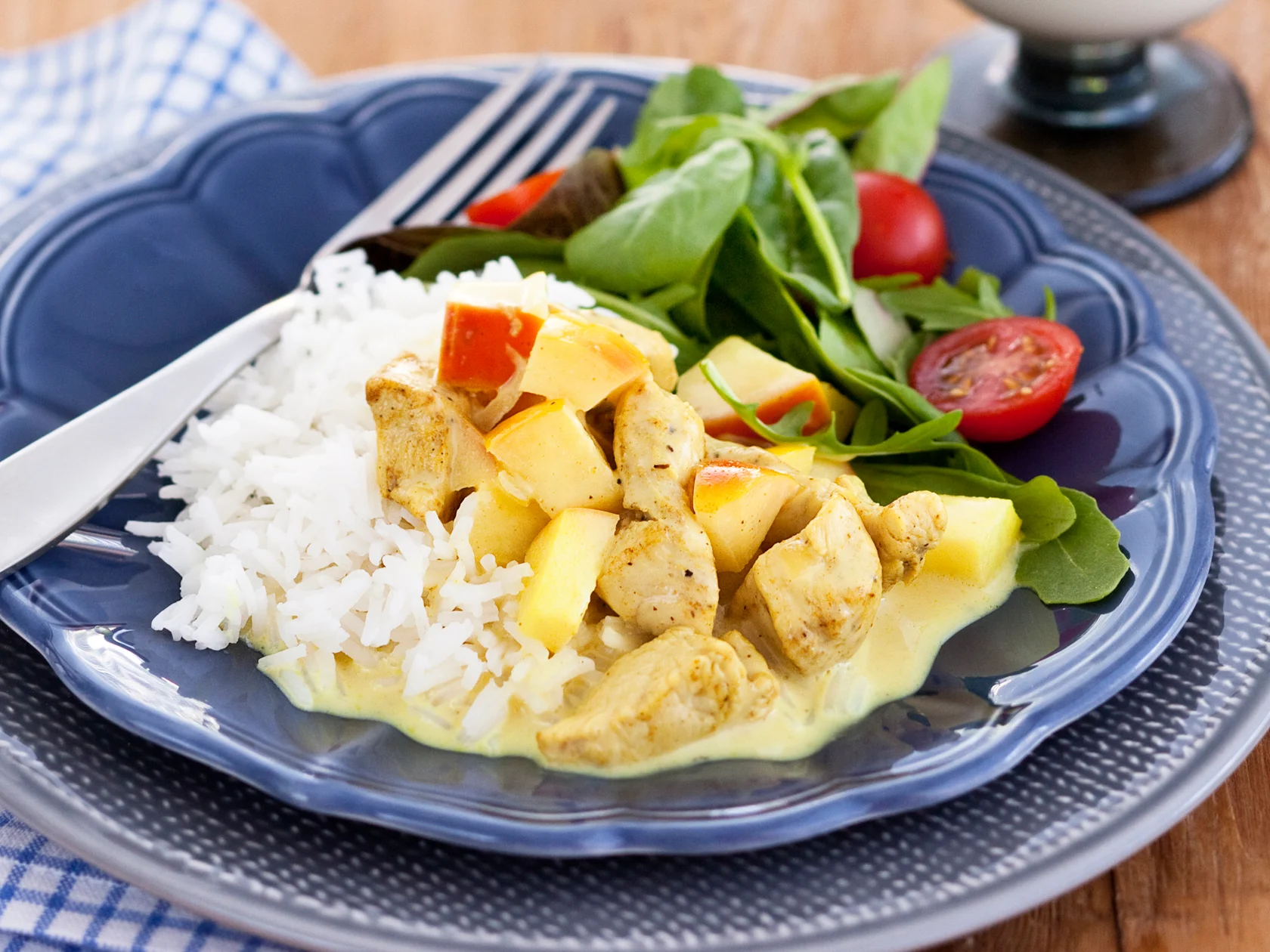 Broileri-omenakastike