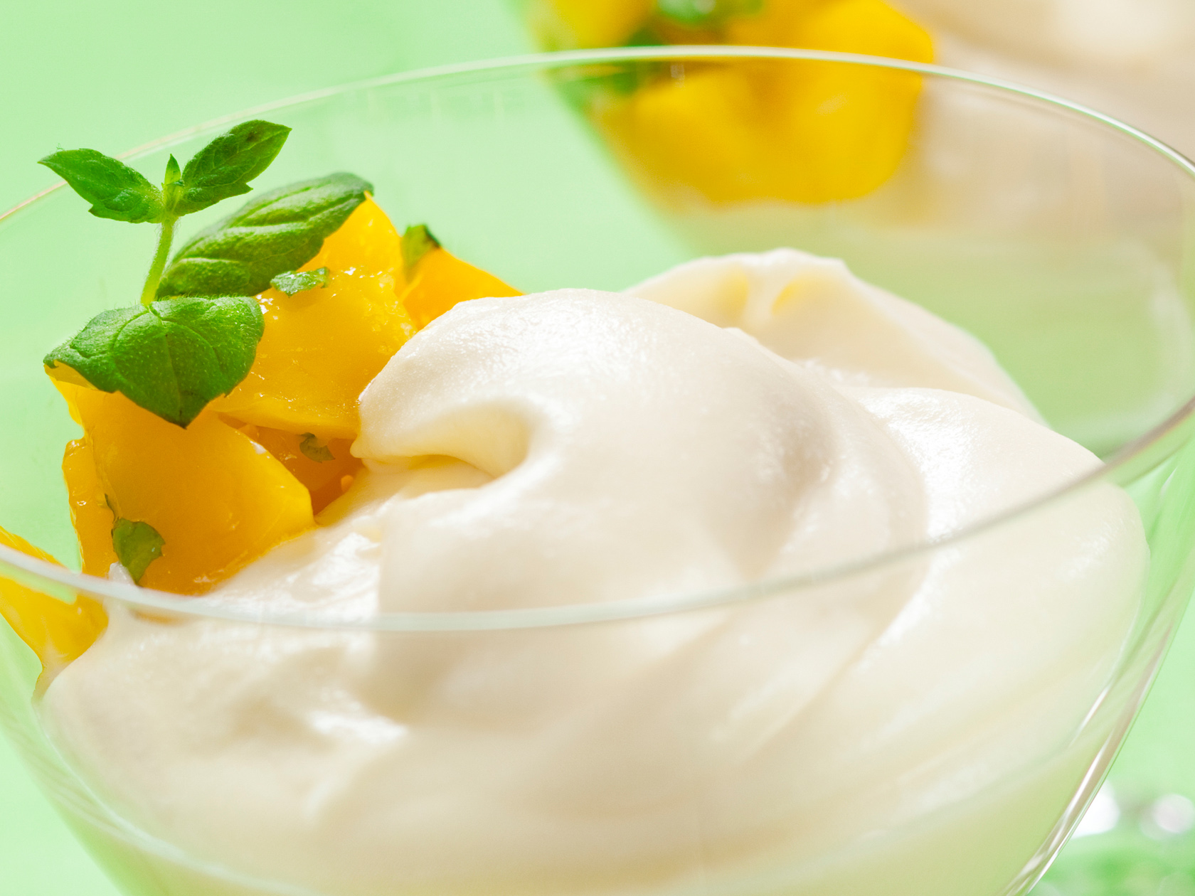 Helppo valkosuklaamousse