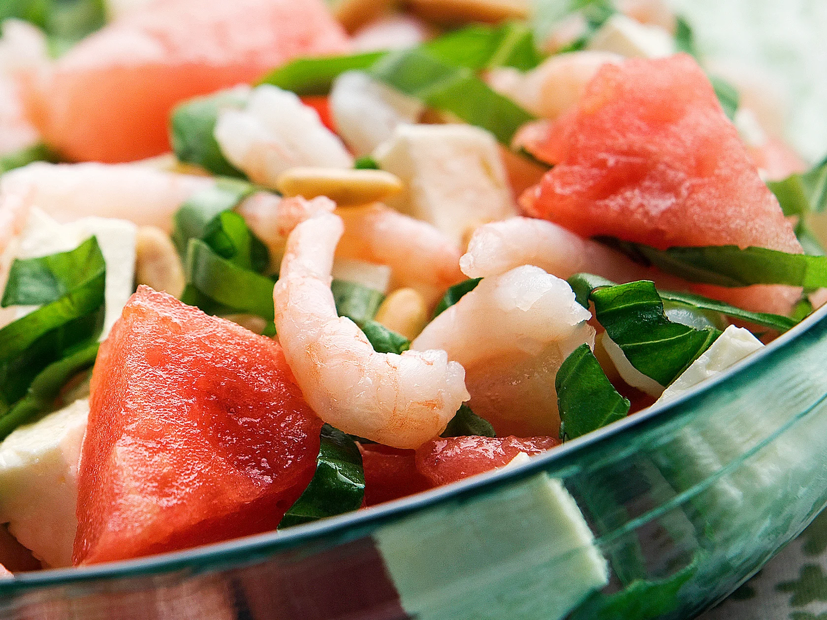 Vesimeloni-feta-katkarapusalaatti