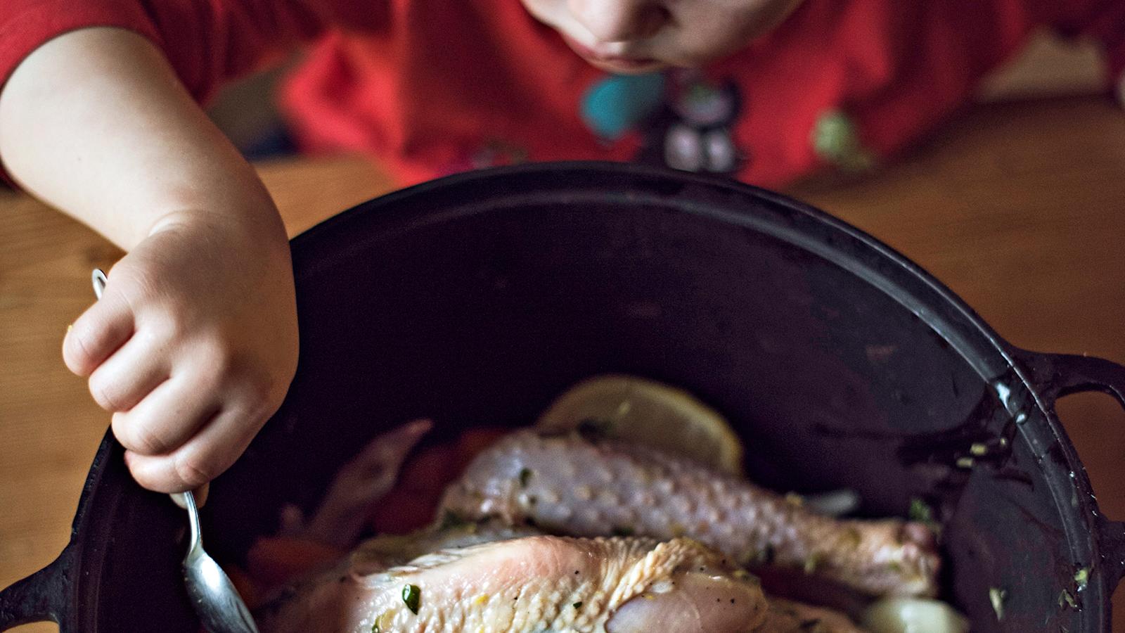 Niinan ja koko perheen lempiruokia ovat leivinuunissa pitkään muhineet uunipuurot ja lihapadat. "Usein parhaat ruoat ovat nopeita ja helppoja, eivät välttämättä kalliita."