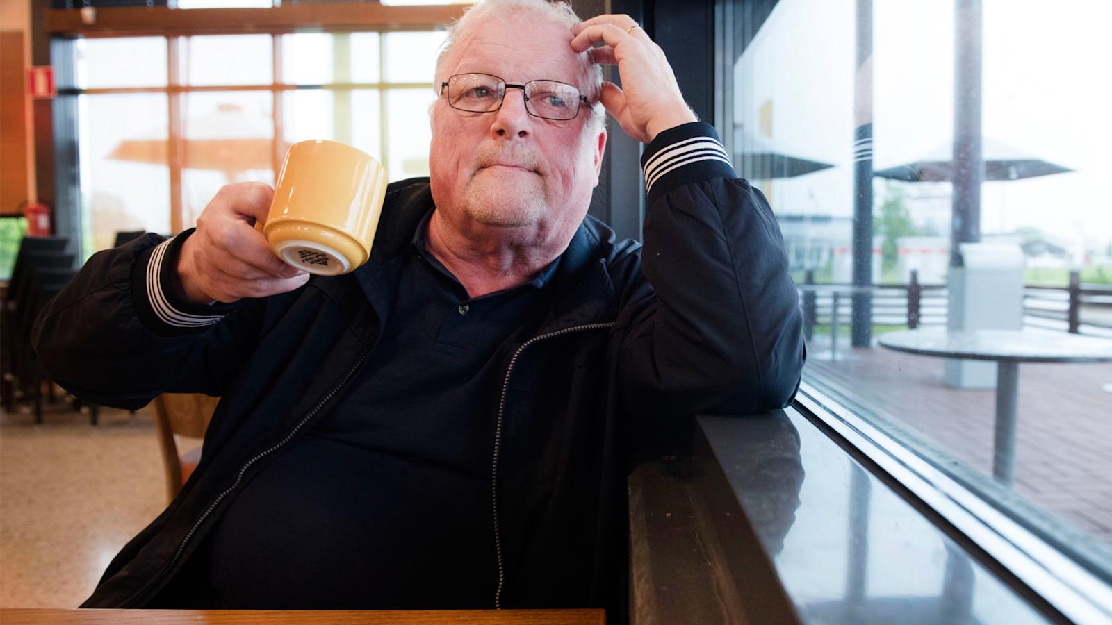 Eläkeläinen Pekka Kekki käy Huittisten ABC:llä kahvilla parlamentin eli tutun porukan kanssa. "Lääkäri on kieltänyt minulta huonon seuran."