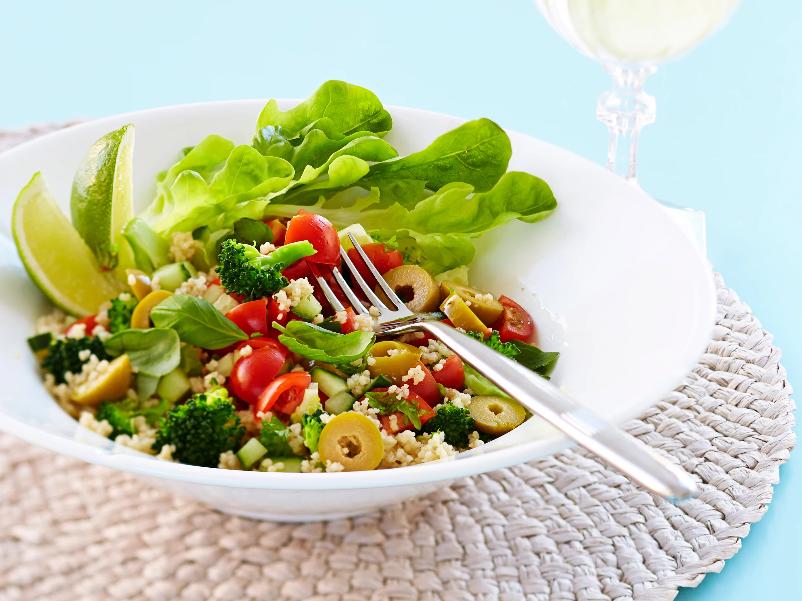 Couscous-kasvissalaatti