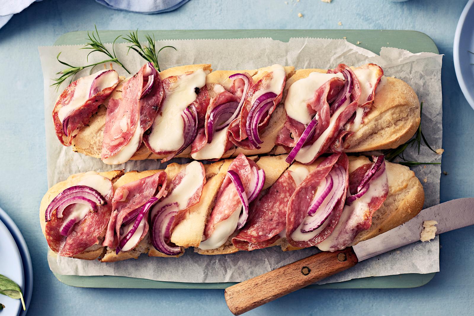 Nopeat salami-mozzarellapatongit