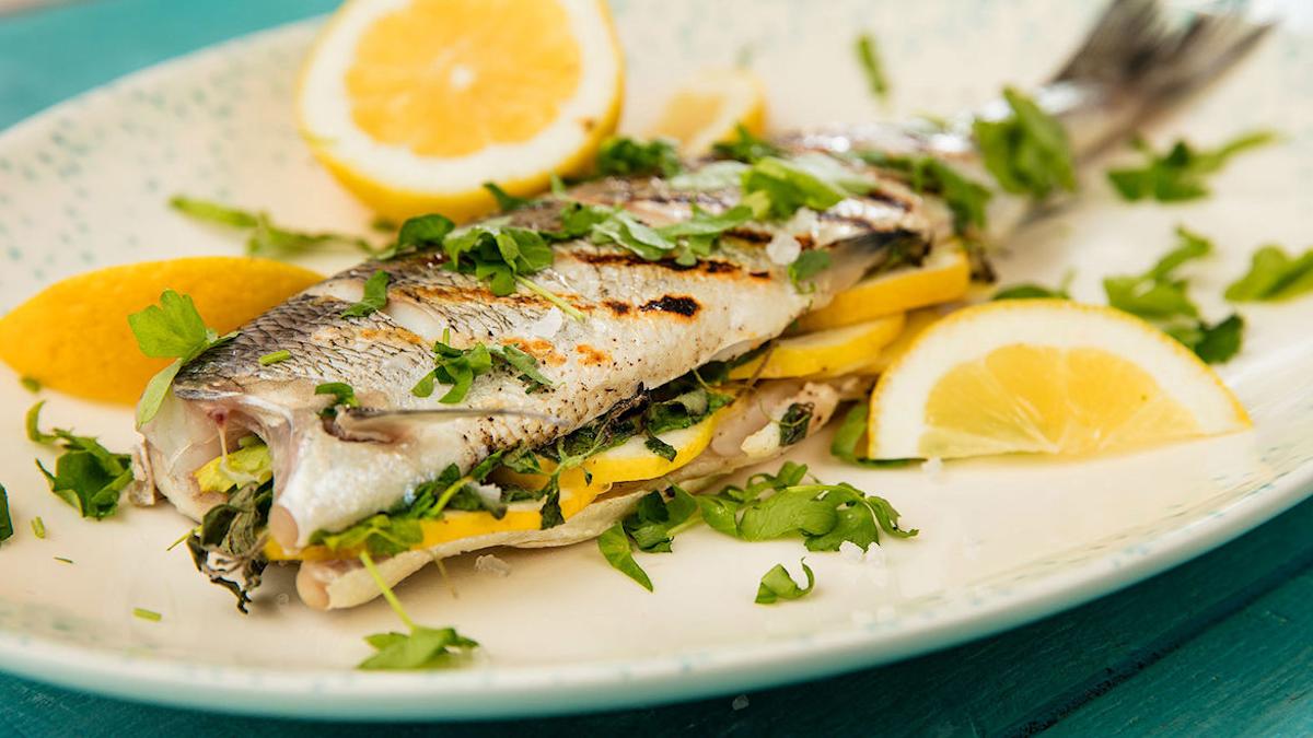 Kokonaisena grillattu siika