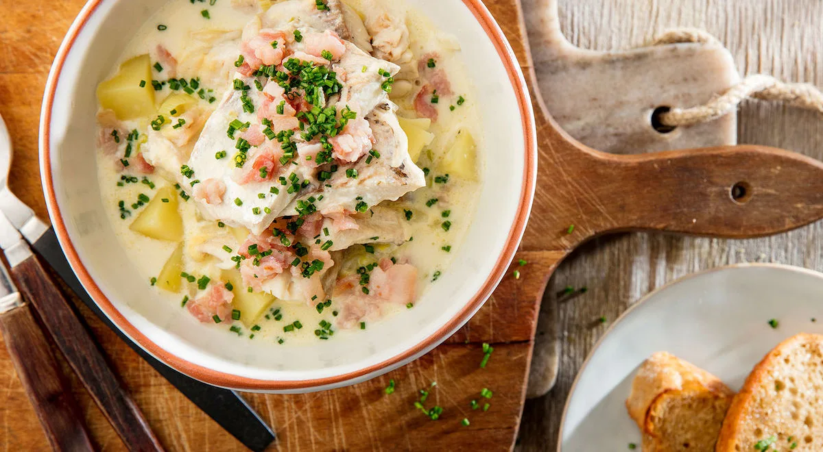 Kermainen siikakeitto purjolla ja pekonilla