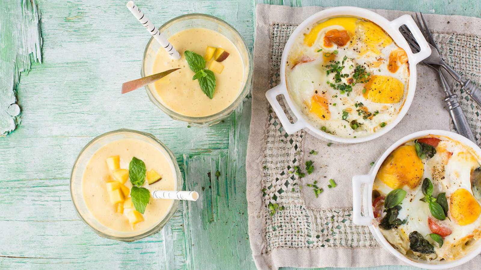Uunikananmunat ja mango-banaanismoothie