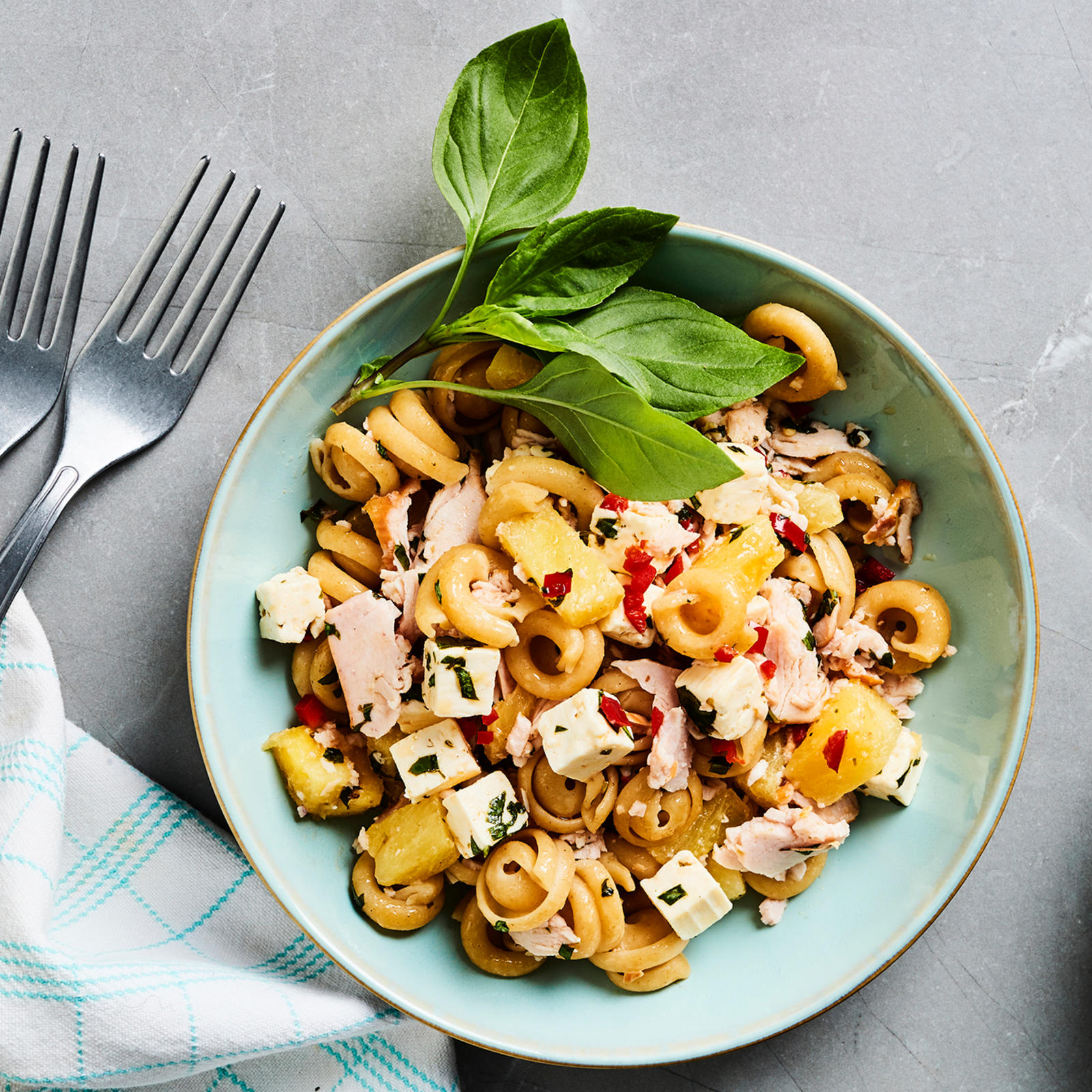 Lempeän tulinen kana-ananaspasta