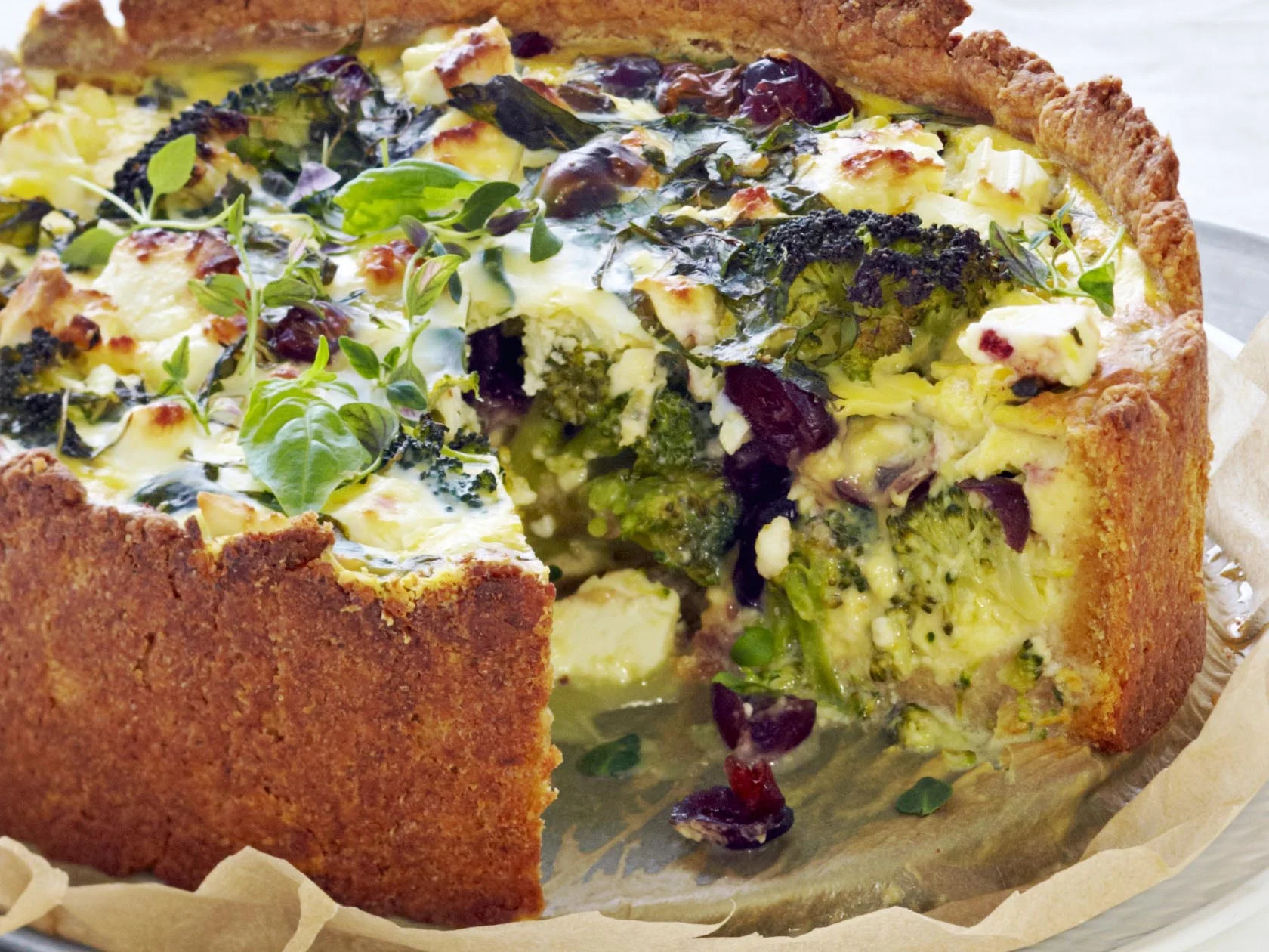 Parsakaali-karpalopiirakka