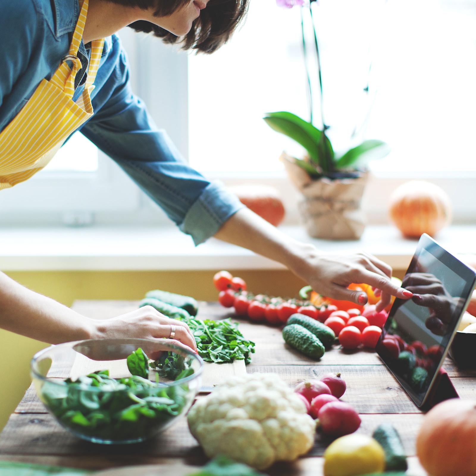 Ryhtyikö perheen teini vegaaniksi? Tässä vastauksia mieltäsi vaivaaviin kysymyksiin