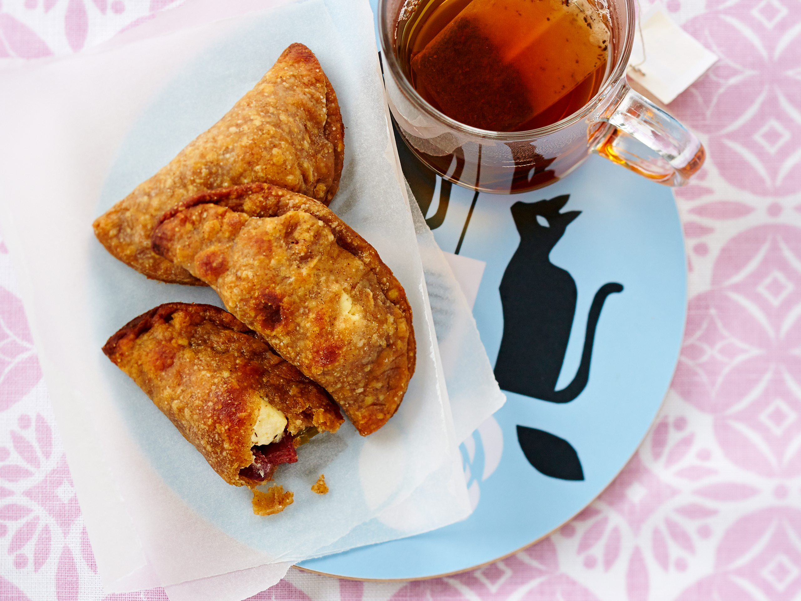 Tuliset salamipasteijat