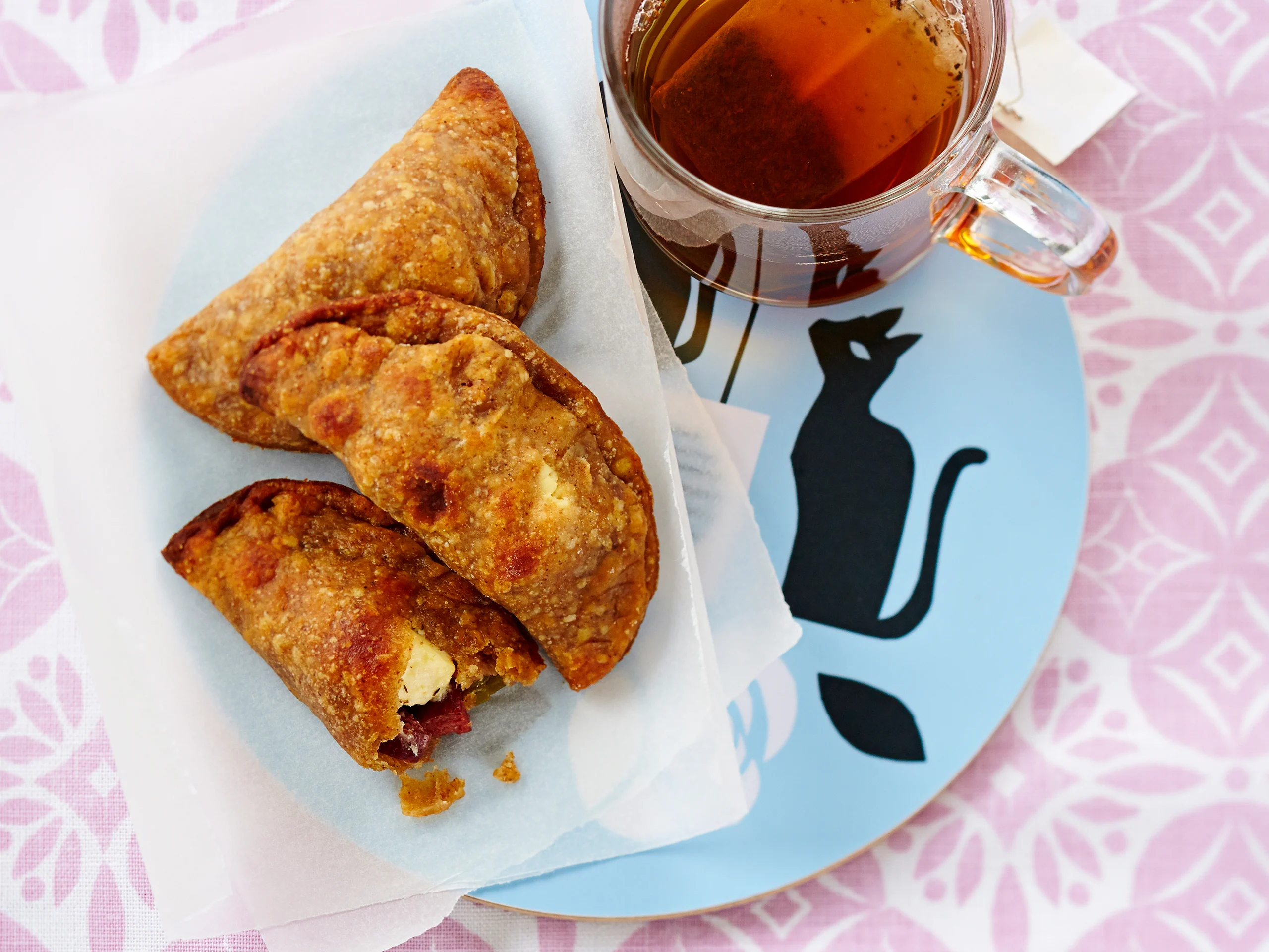 Tuliset salamipasteijat