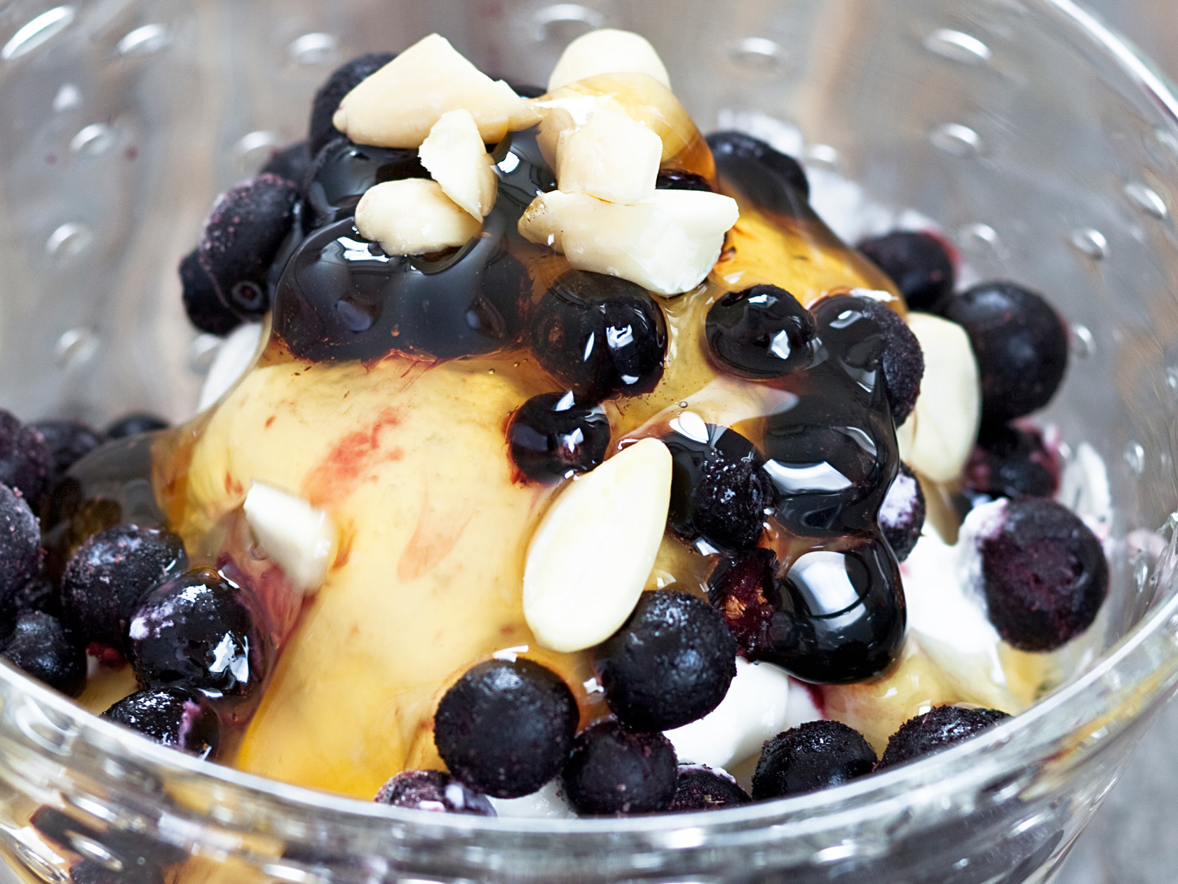 Hunajainen mustikka-jogurttimalja