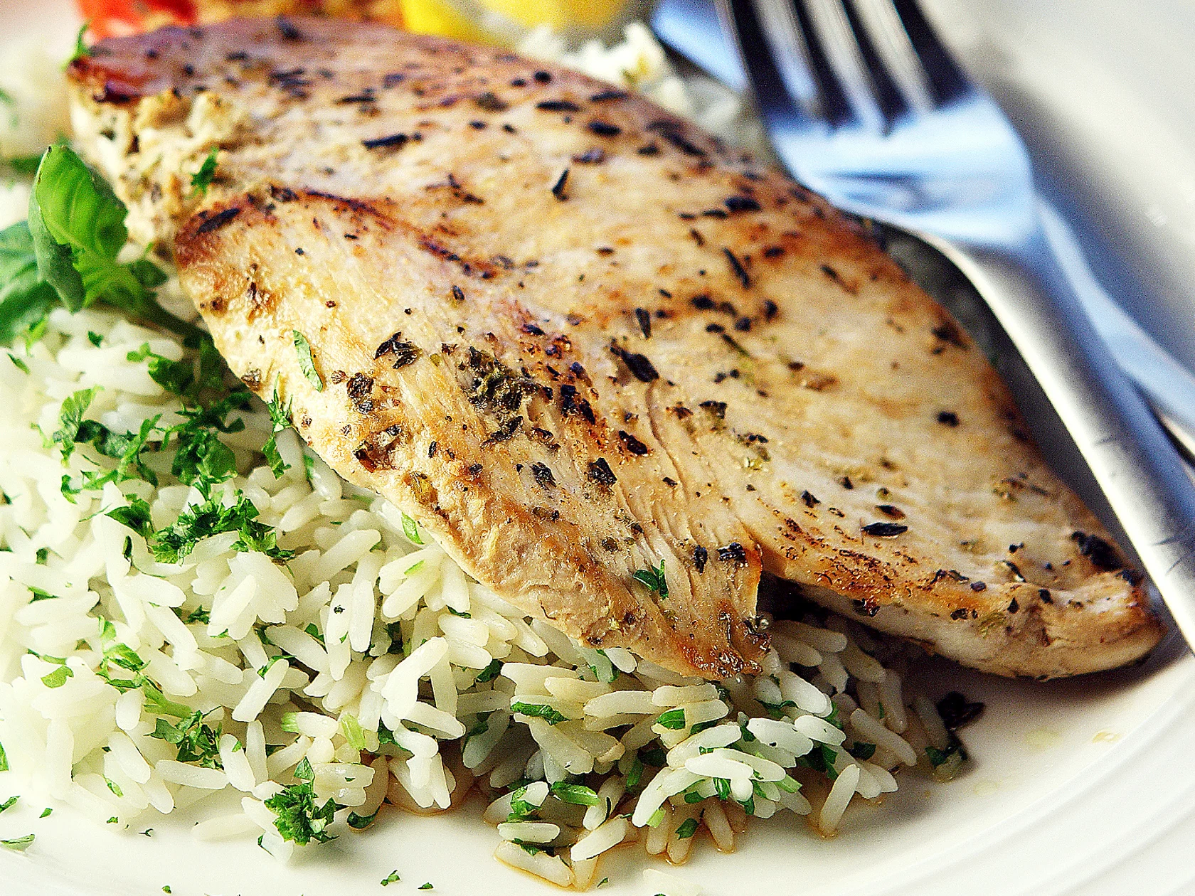 Yrttiset broileripihvit