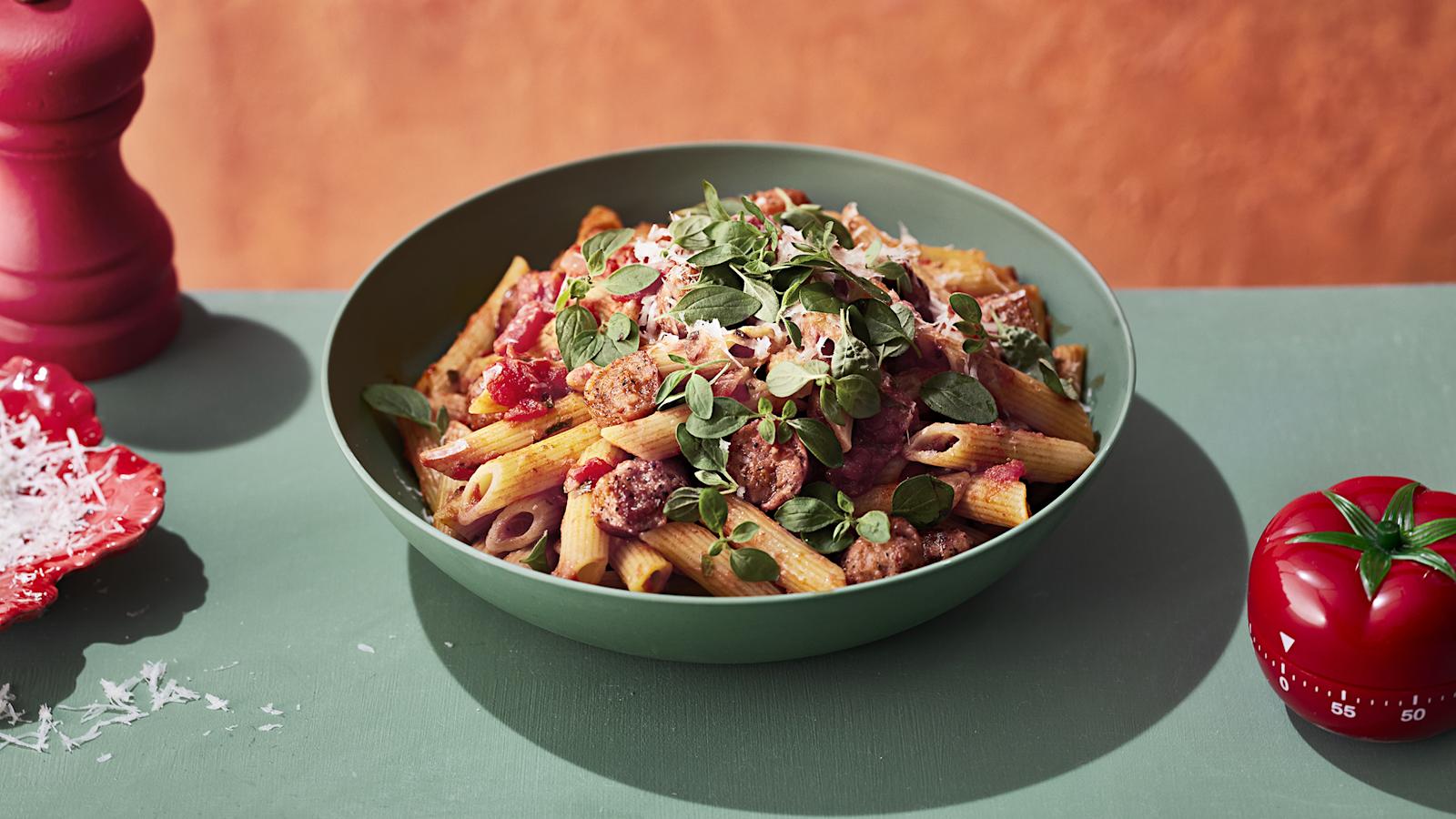 Tomaattinen makkarapasta