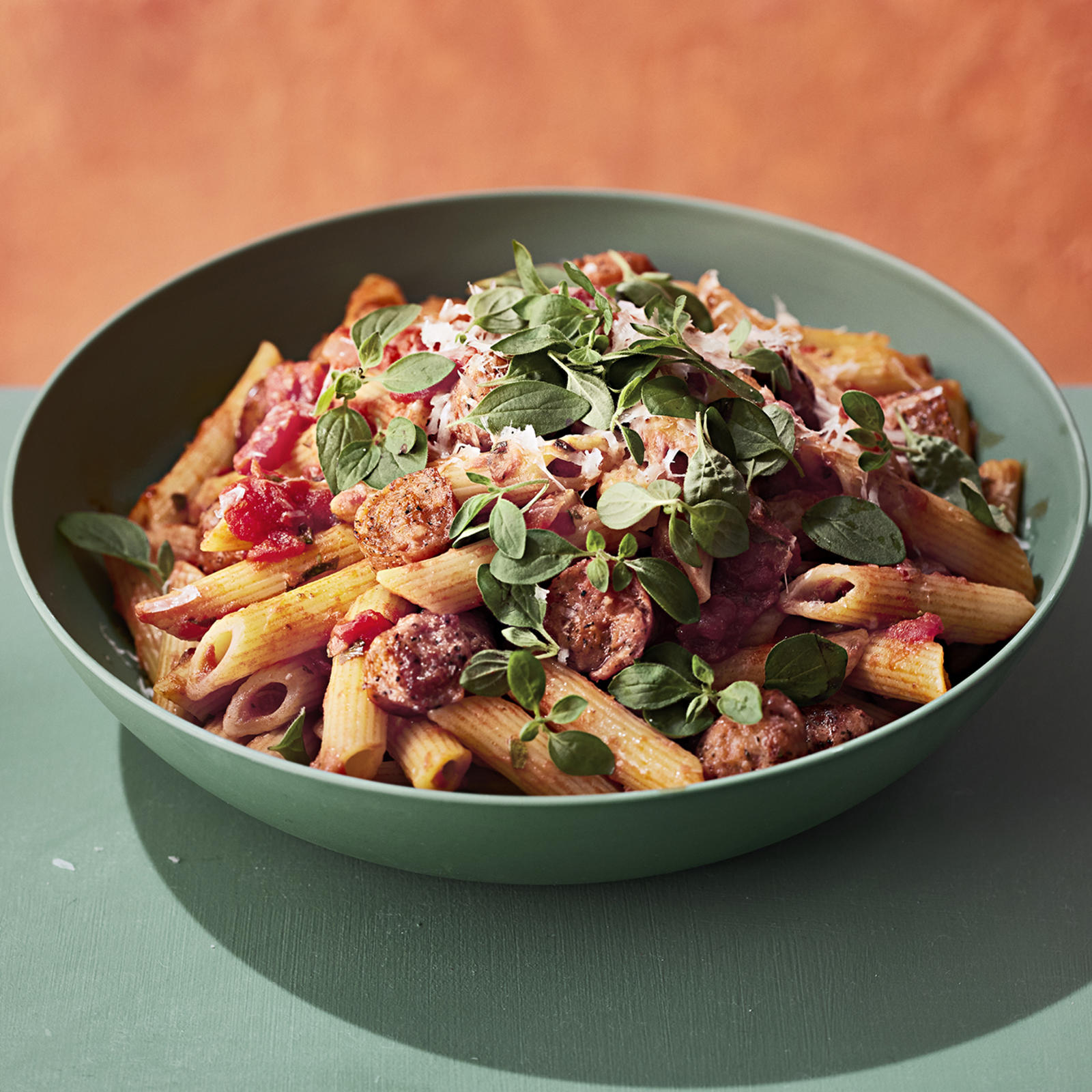 Tomaattinen makkarapasta