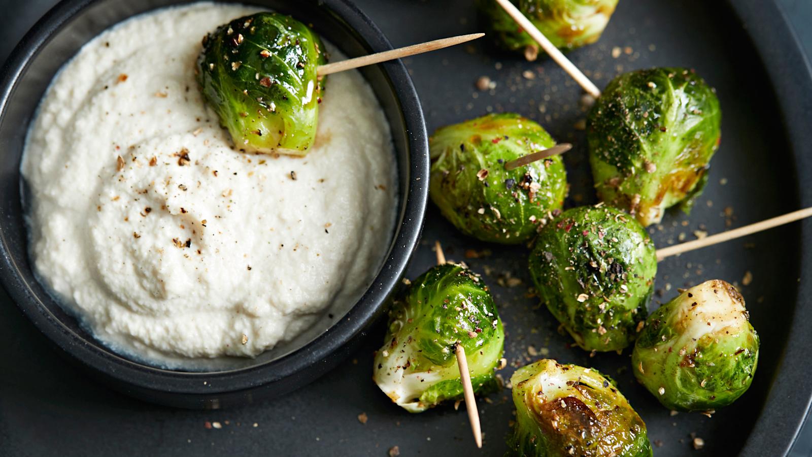 Pippuriset ruusukaalit ja cashew-kerma