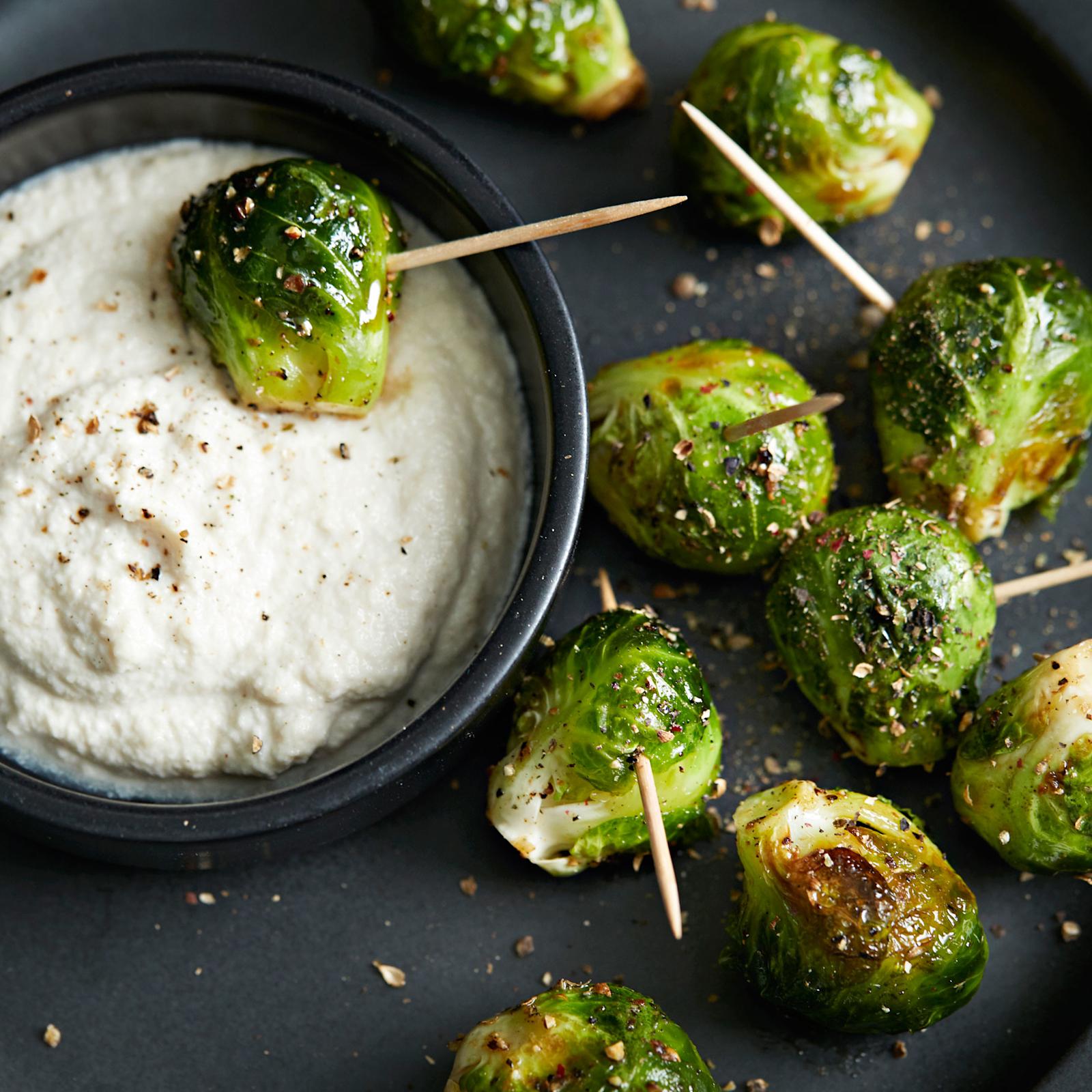 Pippuriset ruusukaalit ja cashew-kerma