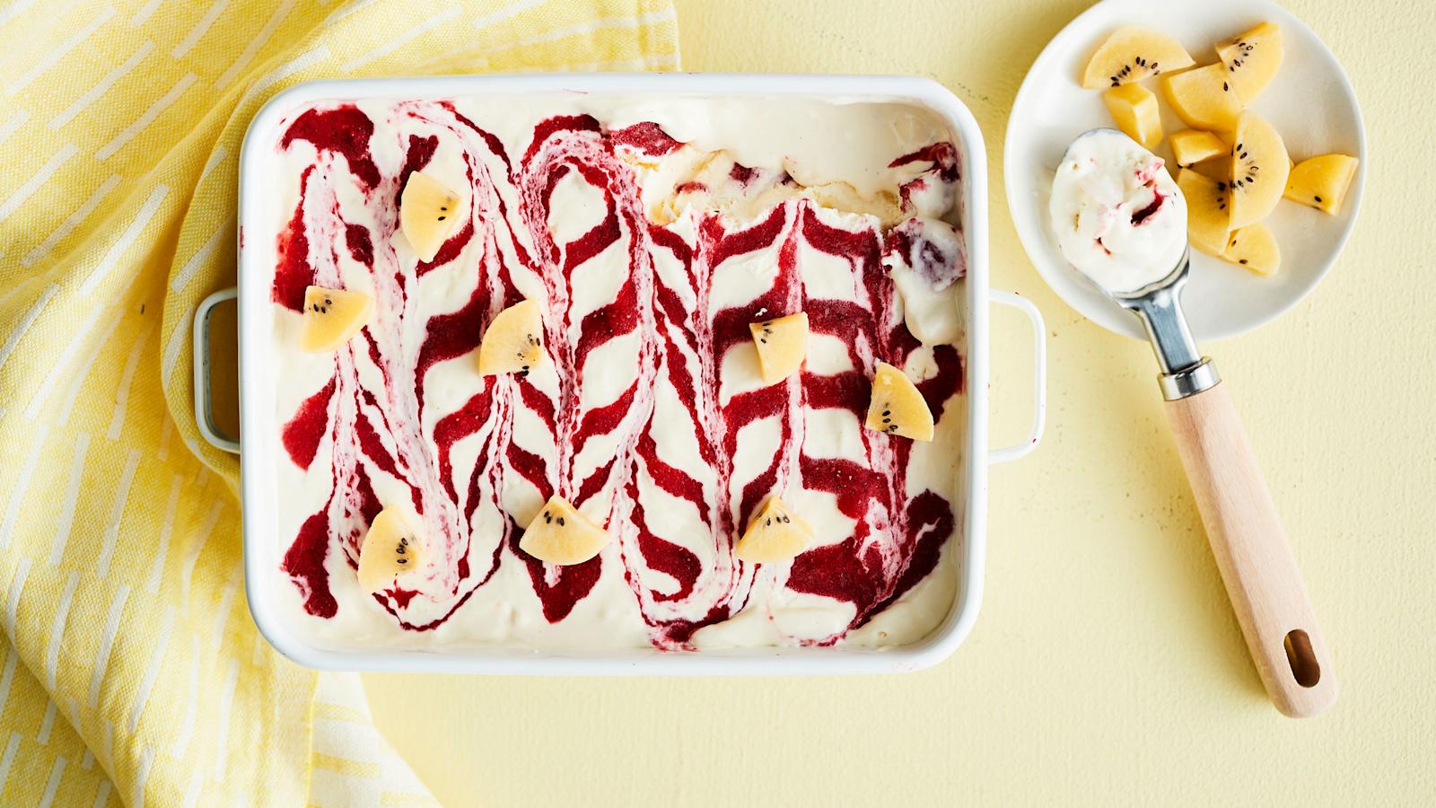 Helppo mansikka-kiivijäätelö