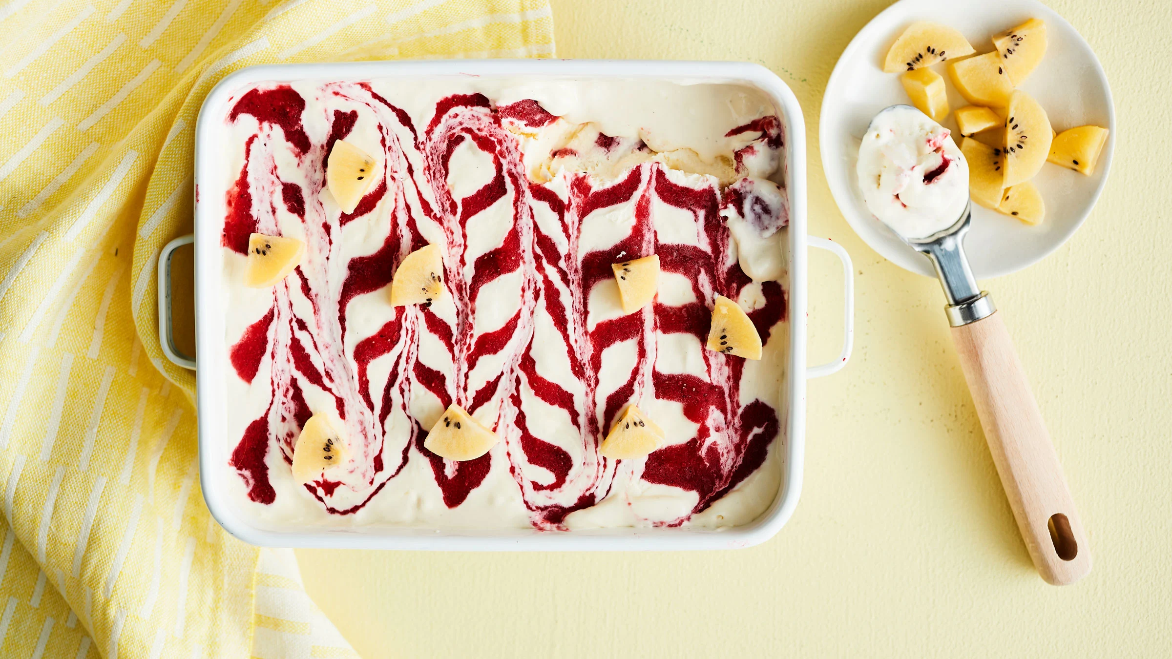 Helppo mansikka-kiivijäätelö