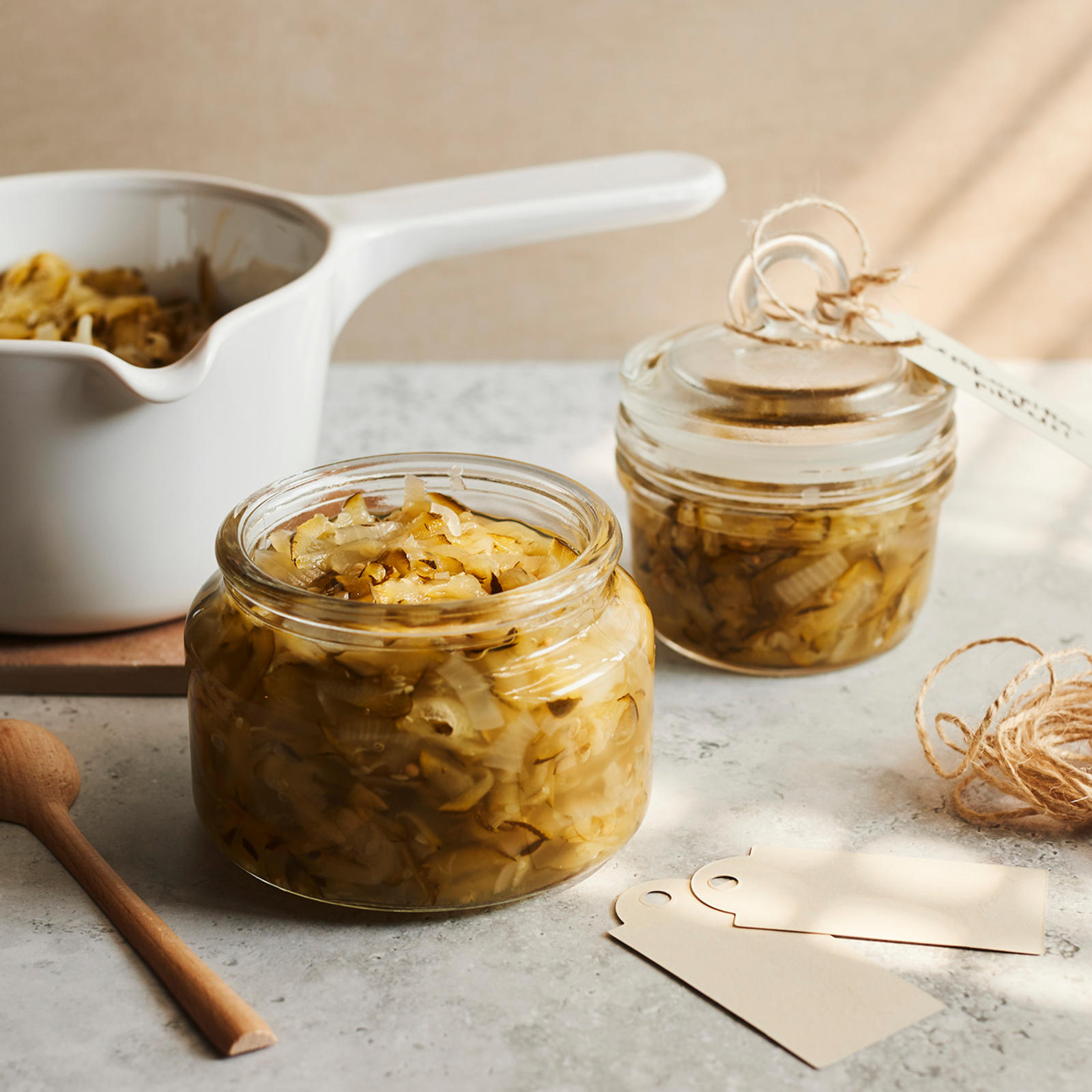 helppo kesäkurpitsapikkelssi