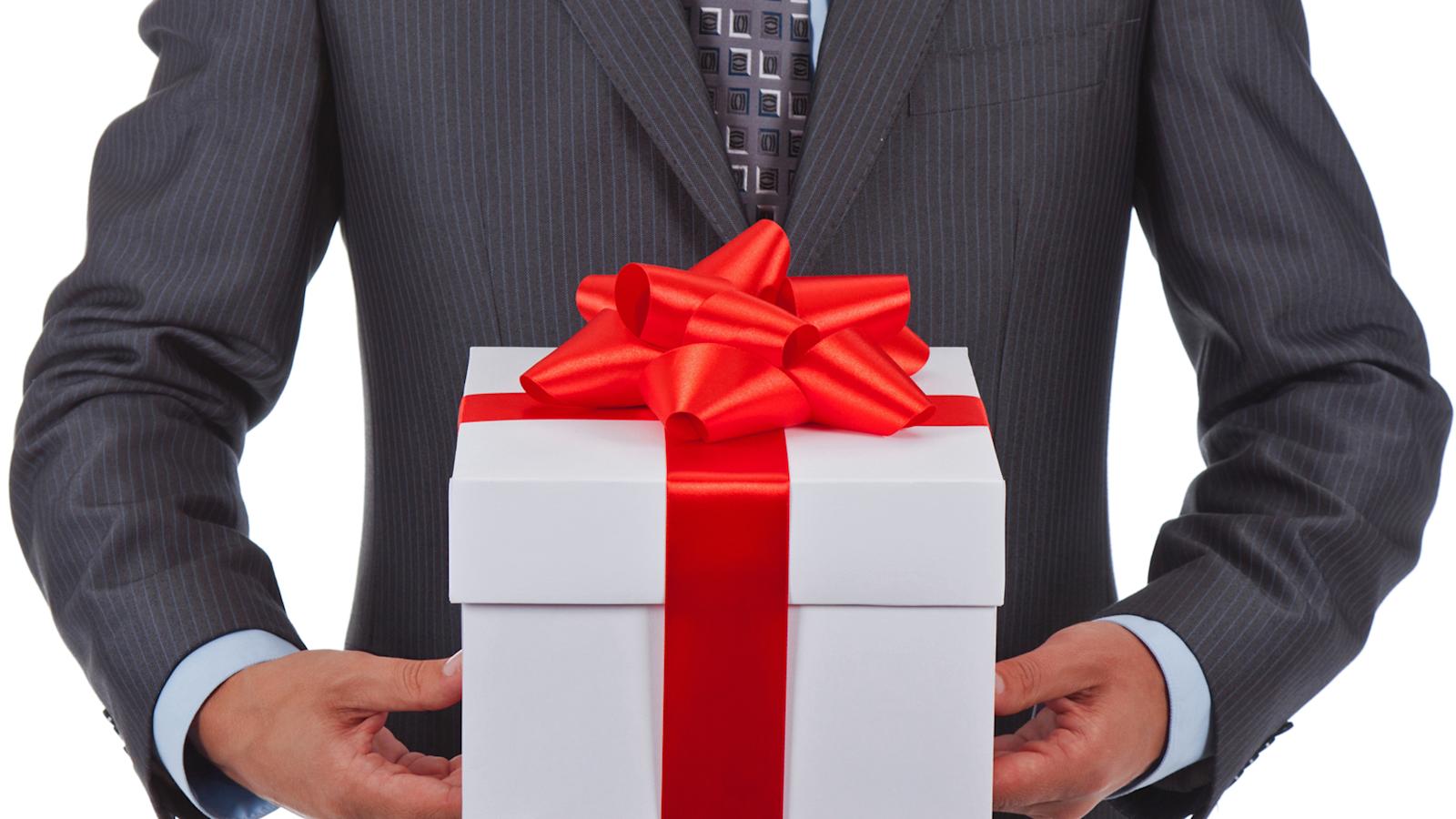 Alusvaatteiden ostaminen lahjaksi