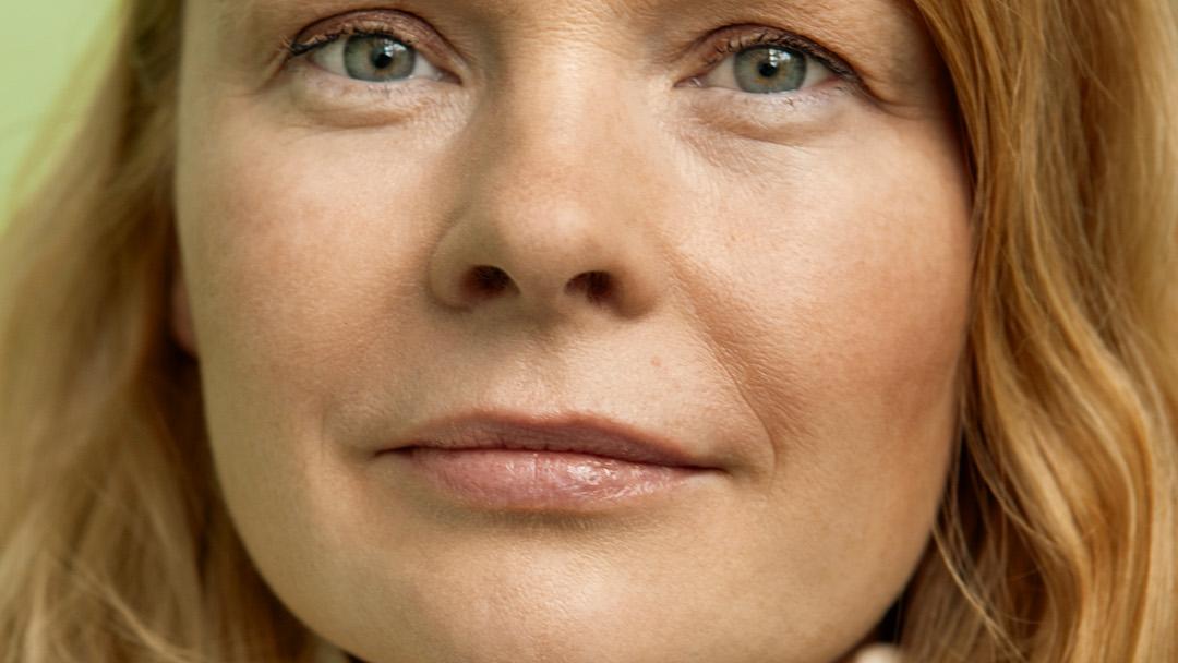 Kirjailija Saara Turunen lähikuvassa