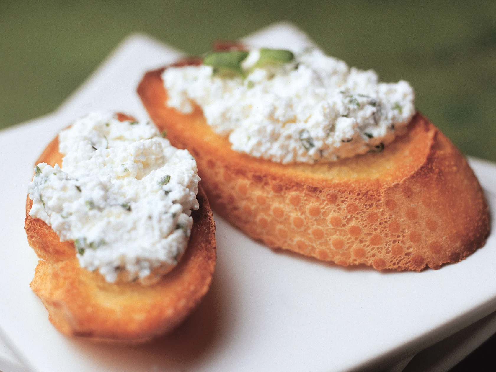 Yrtti-juustocrostinit