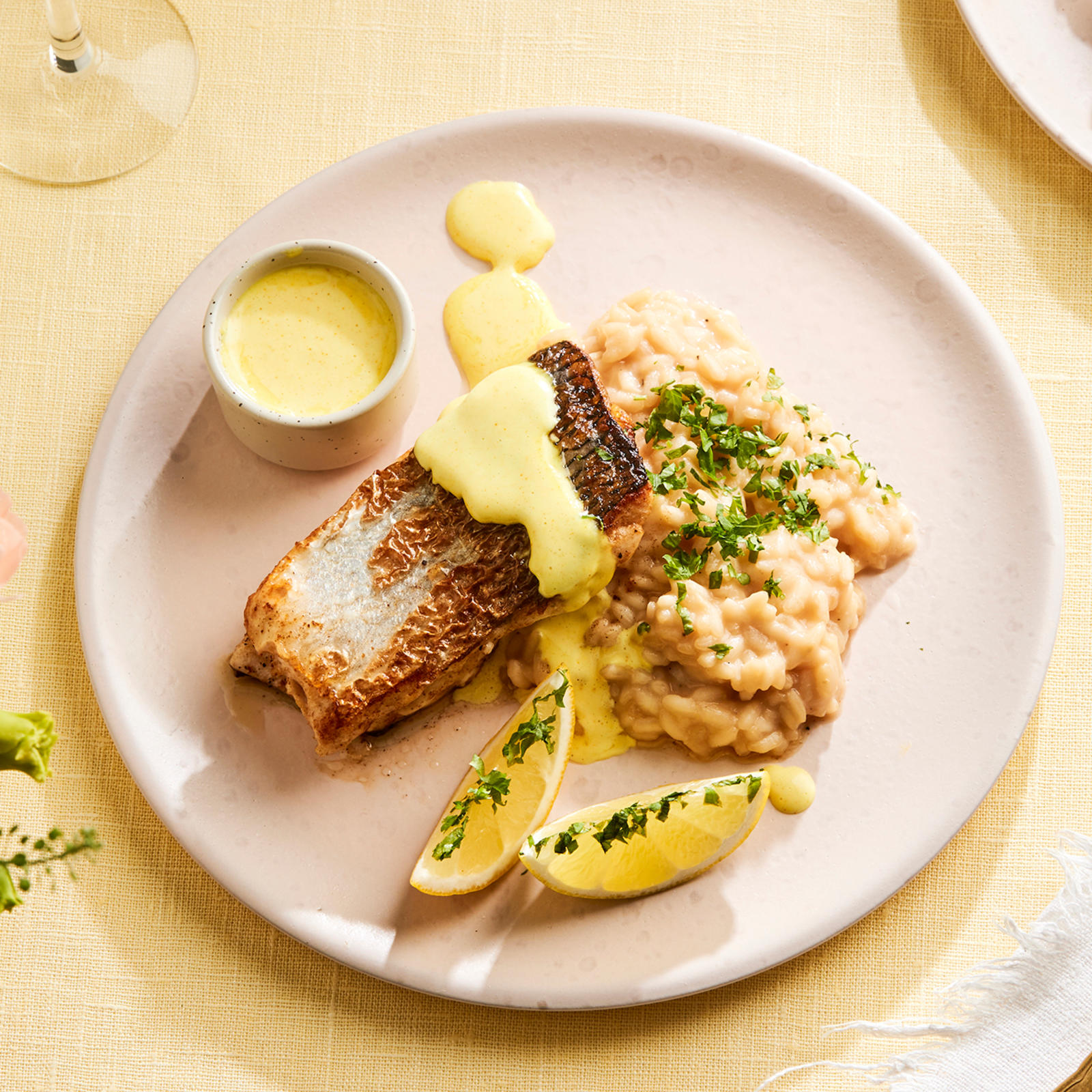 Paistettu siika ja kurkuma-aioli