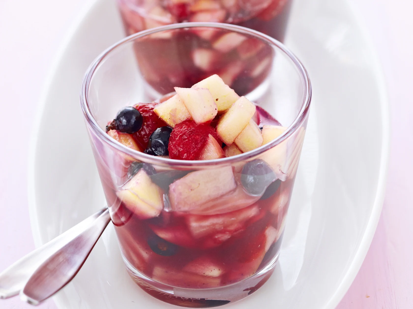 Mausteinen marja-hedelmäsalaatti