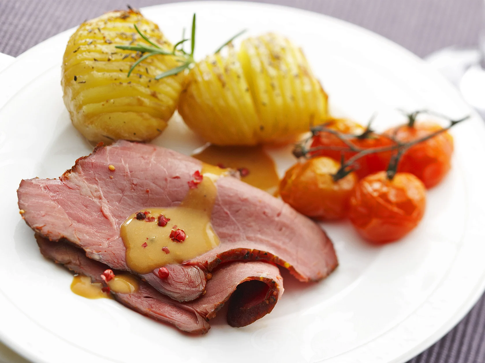 Roseepippuri-rosmariinikastike