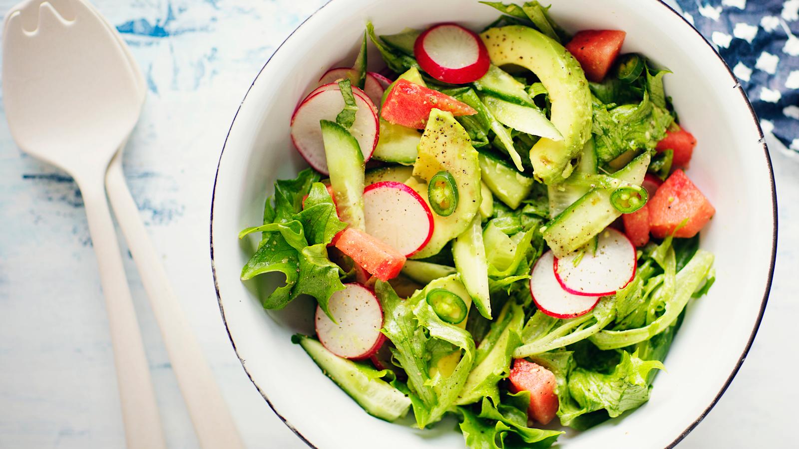 Avokado-retiisisalaatti