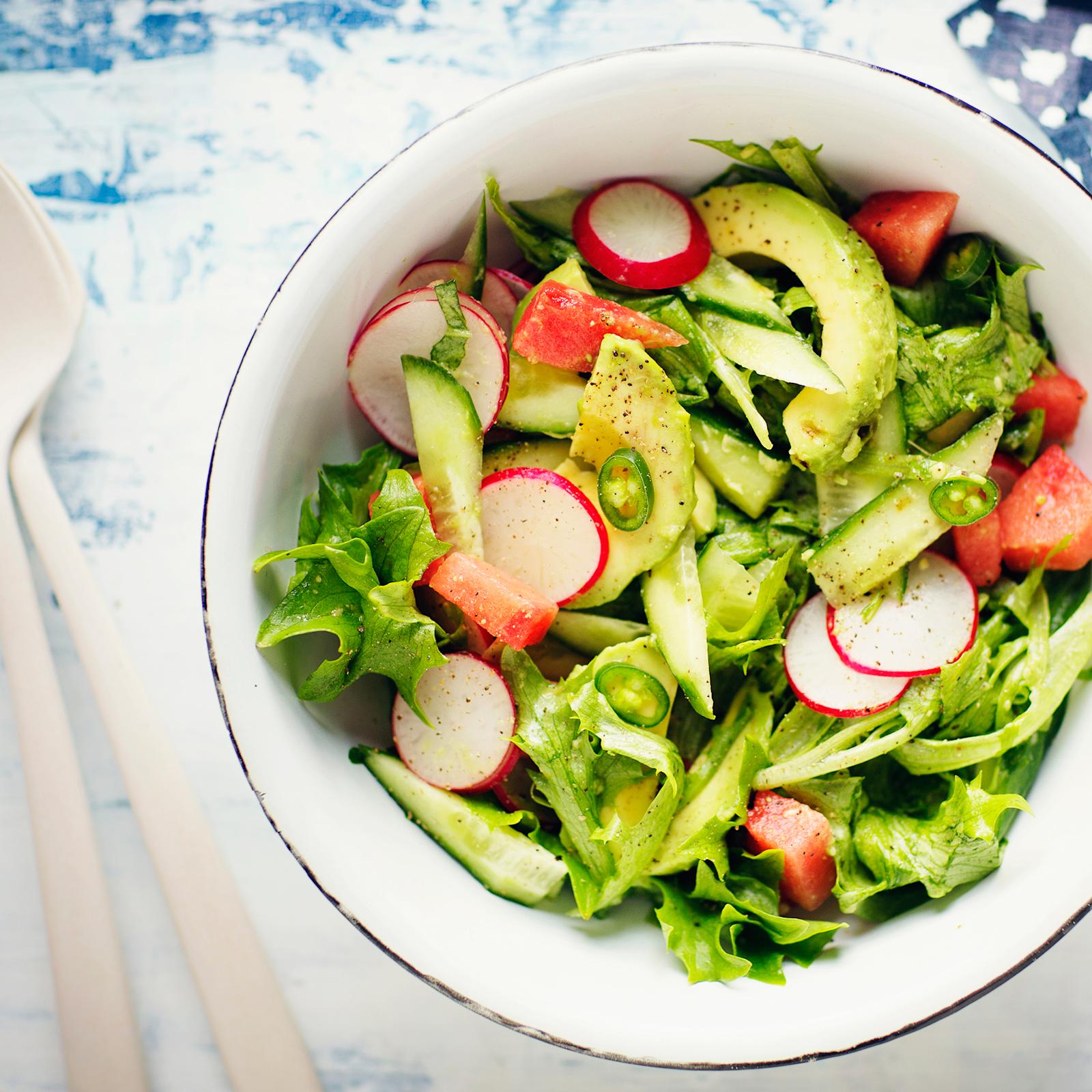 Avokado-retiisisalaatti