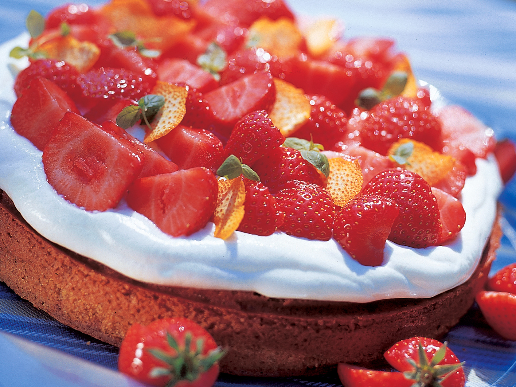 Aurinkoinen mansikkatorttu