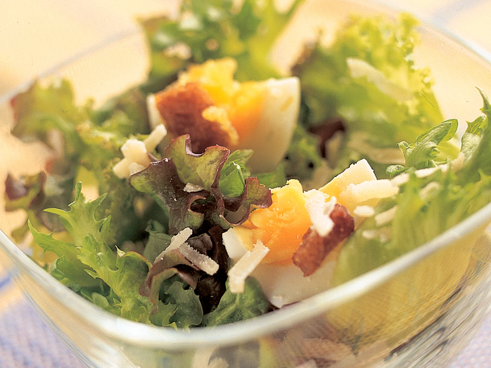 Caesar-salaatti suomalaisittain