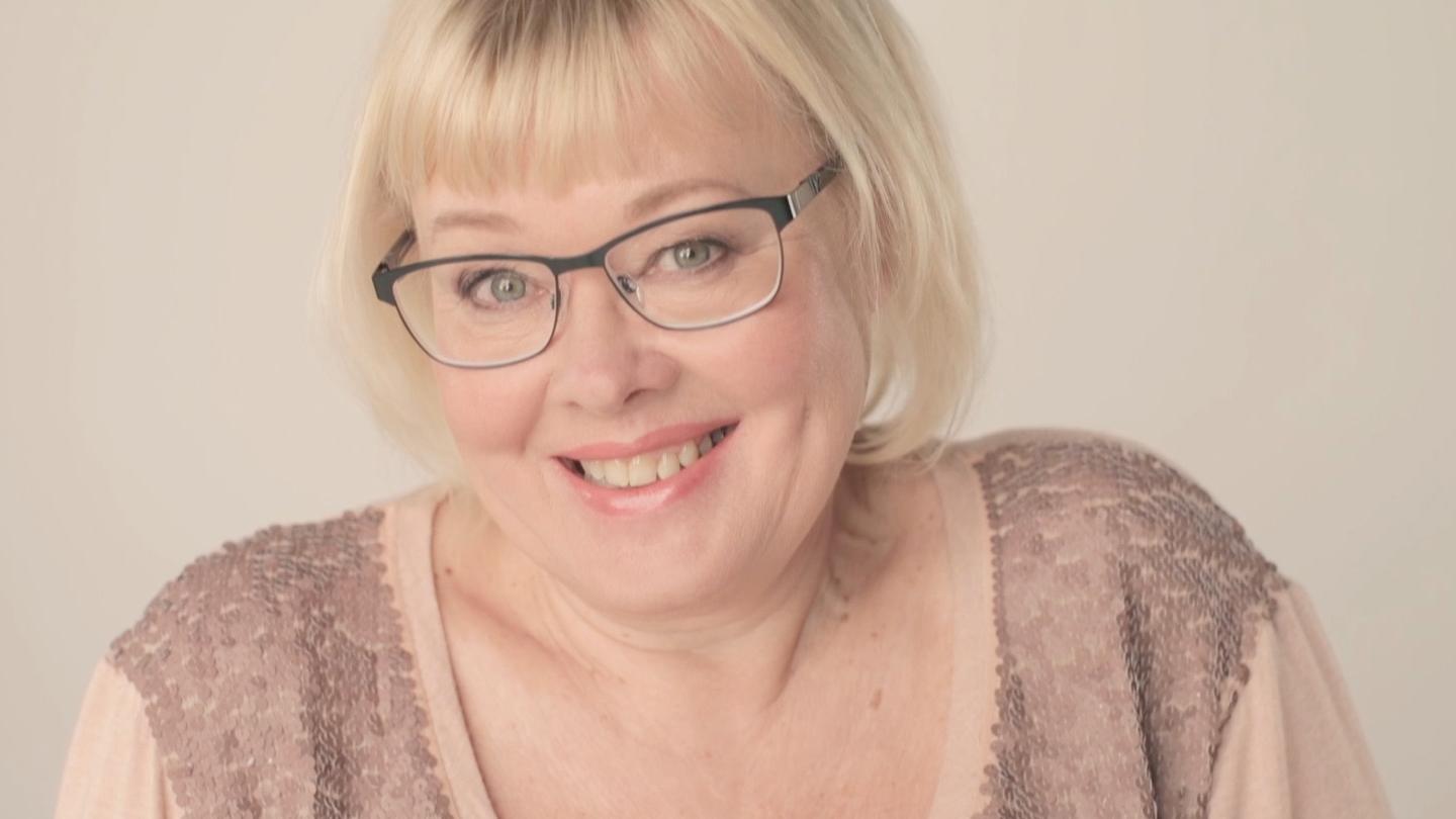 Silmämeikki miinuslaseja käyttävälle