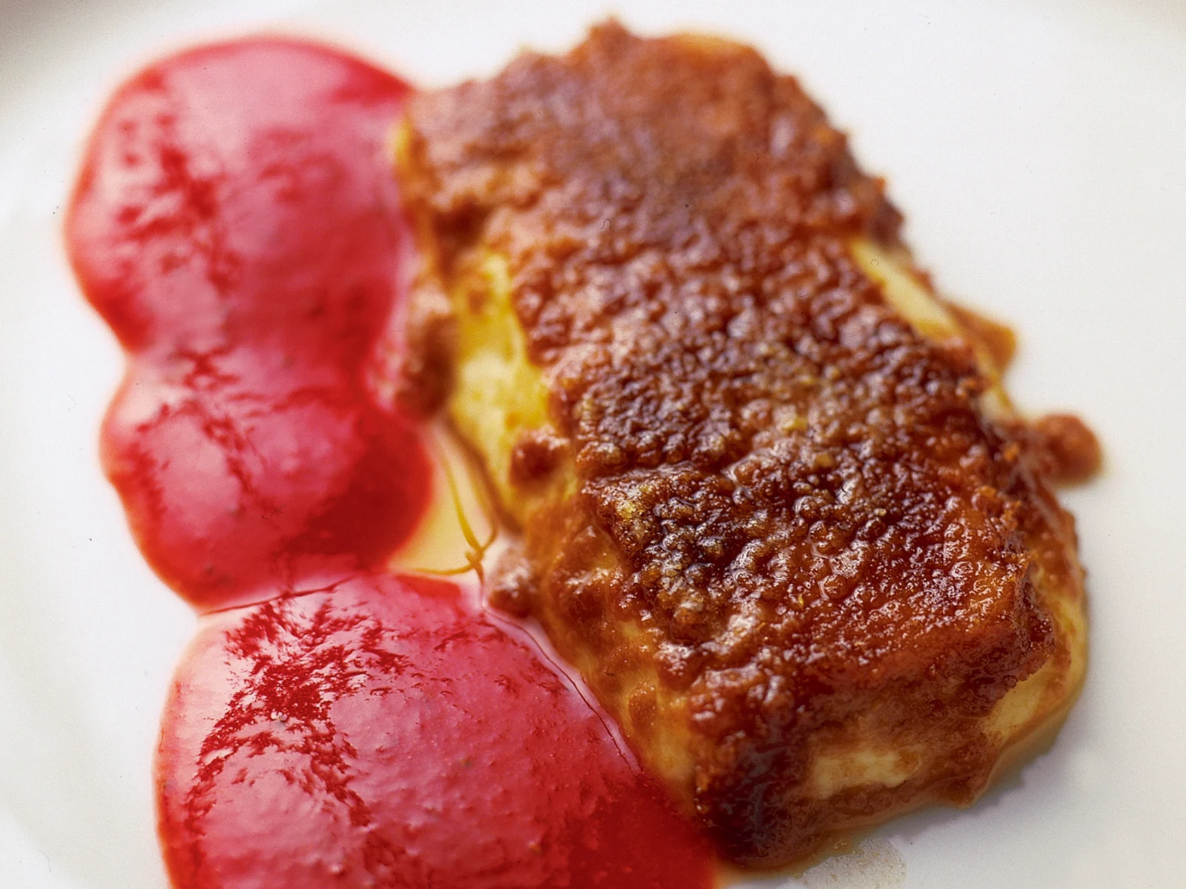 Mansikkamelba ja paistettu kotijuusto