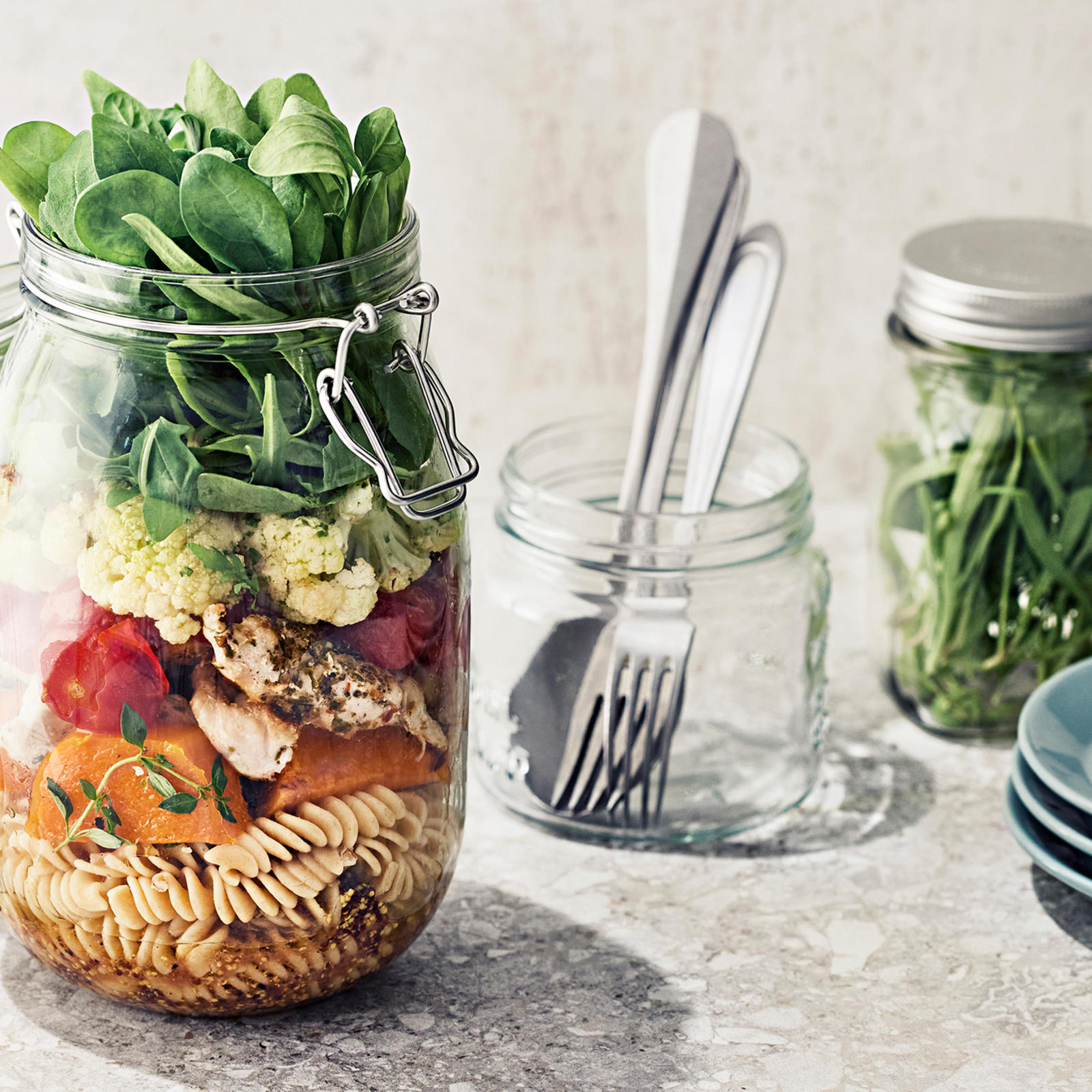 Pastasalaatti purkissa, viiden kerroksen purkkisalaatti