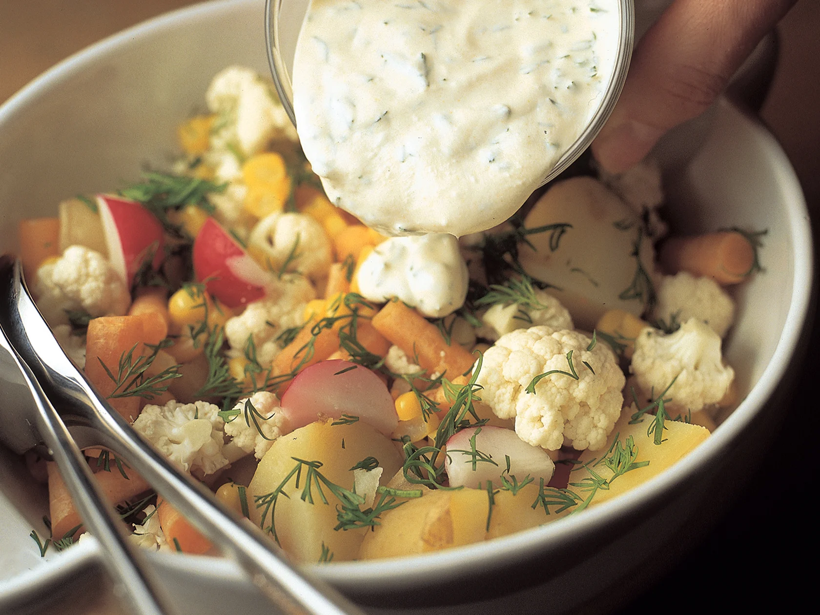 Värikäs perunasalaatti