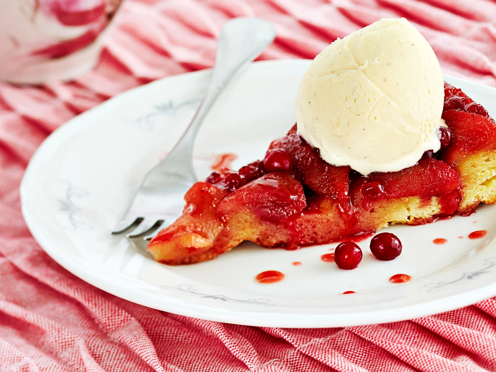 Omena-puolukkapaistos