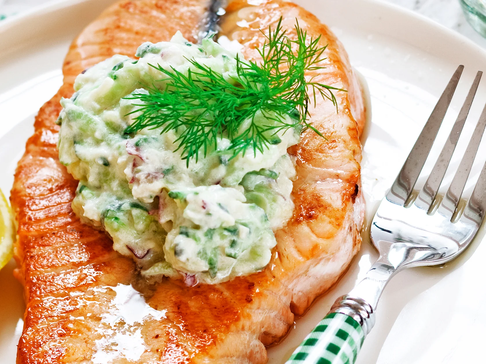 Lohta ja omena-piparjuuritsatsikia