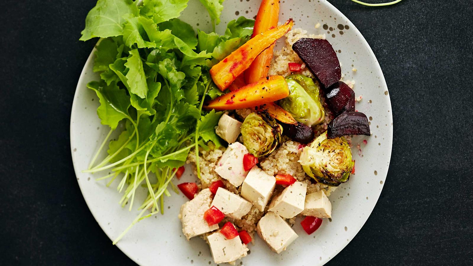 Kvinoa-juuressalaatti