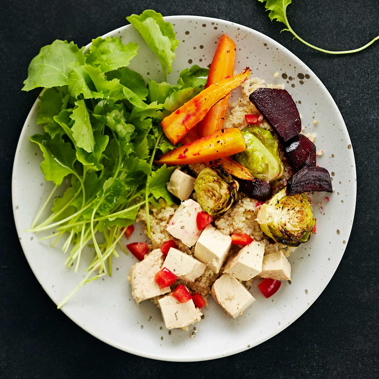 Kvinoa-juuressalaatti