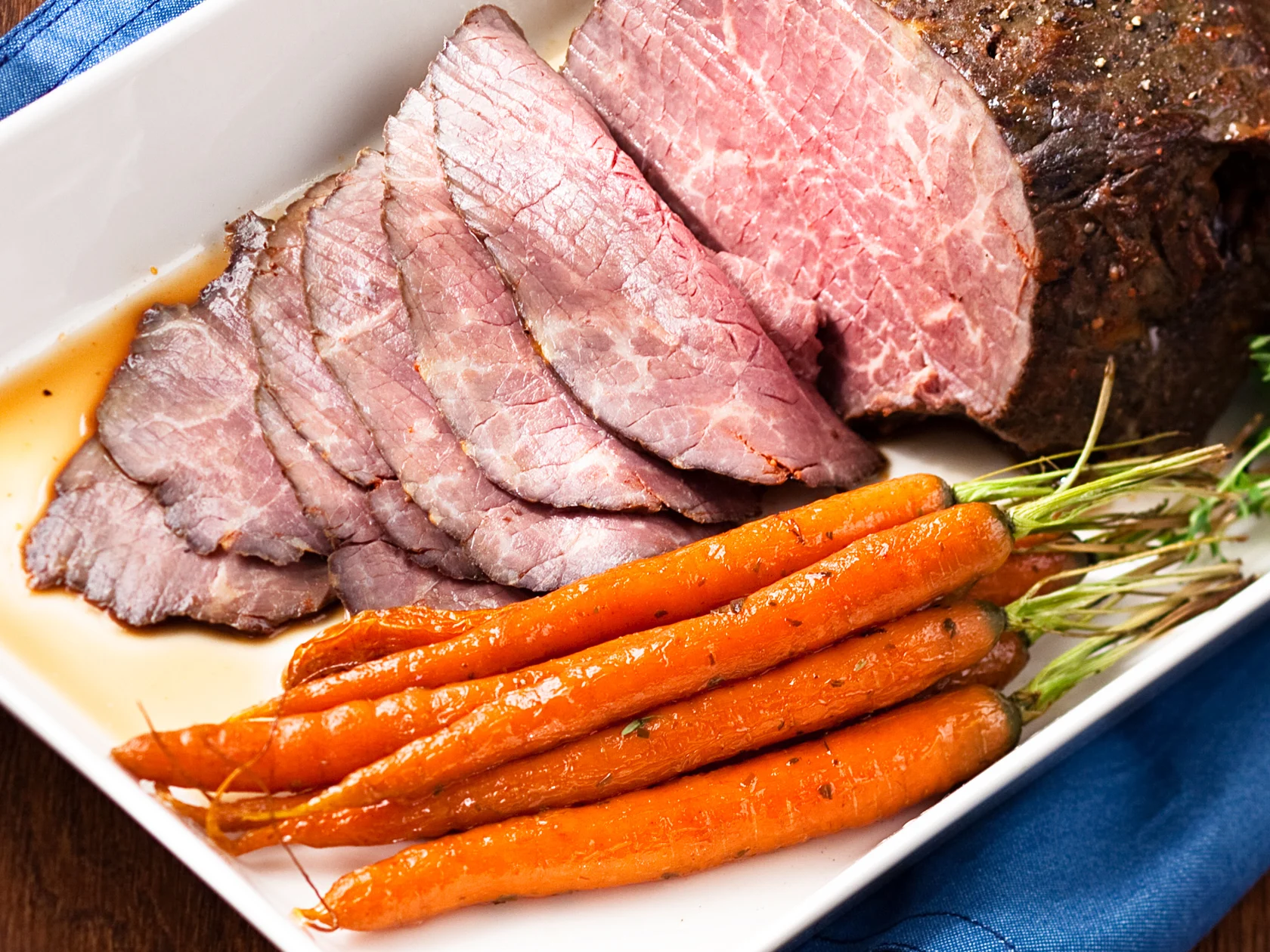 Uunipaisti ja hunaja-rakuunaporkkanat