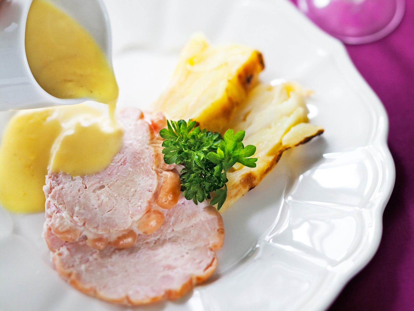 Kalkkunarulla ja päärynäkastike