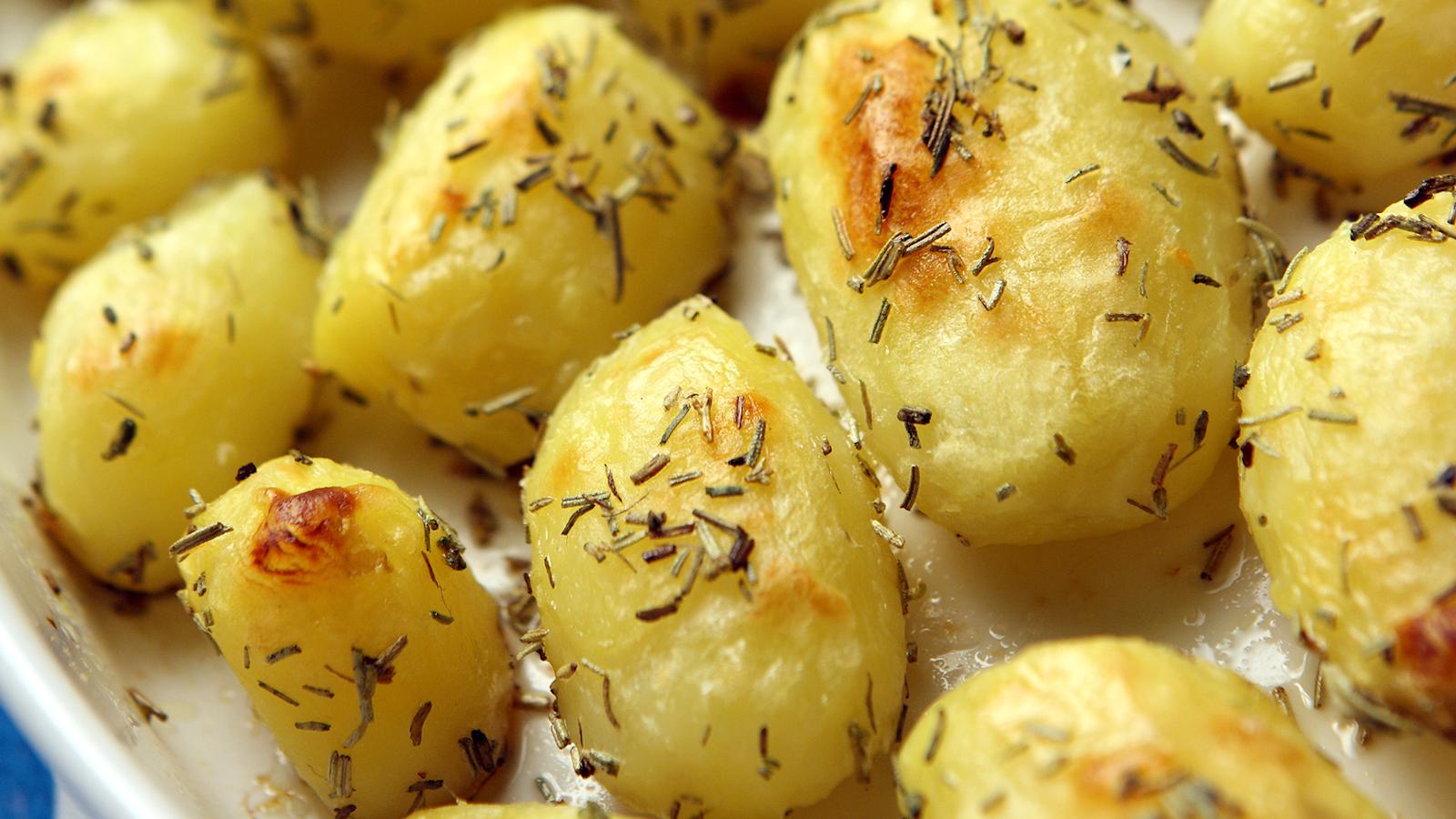 Kermaiset rosmariiniperunat