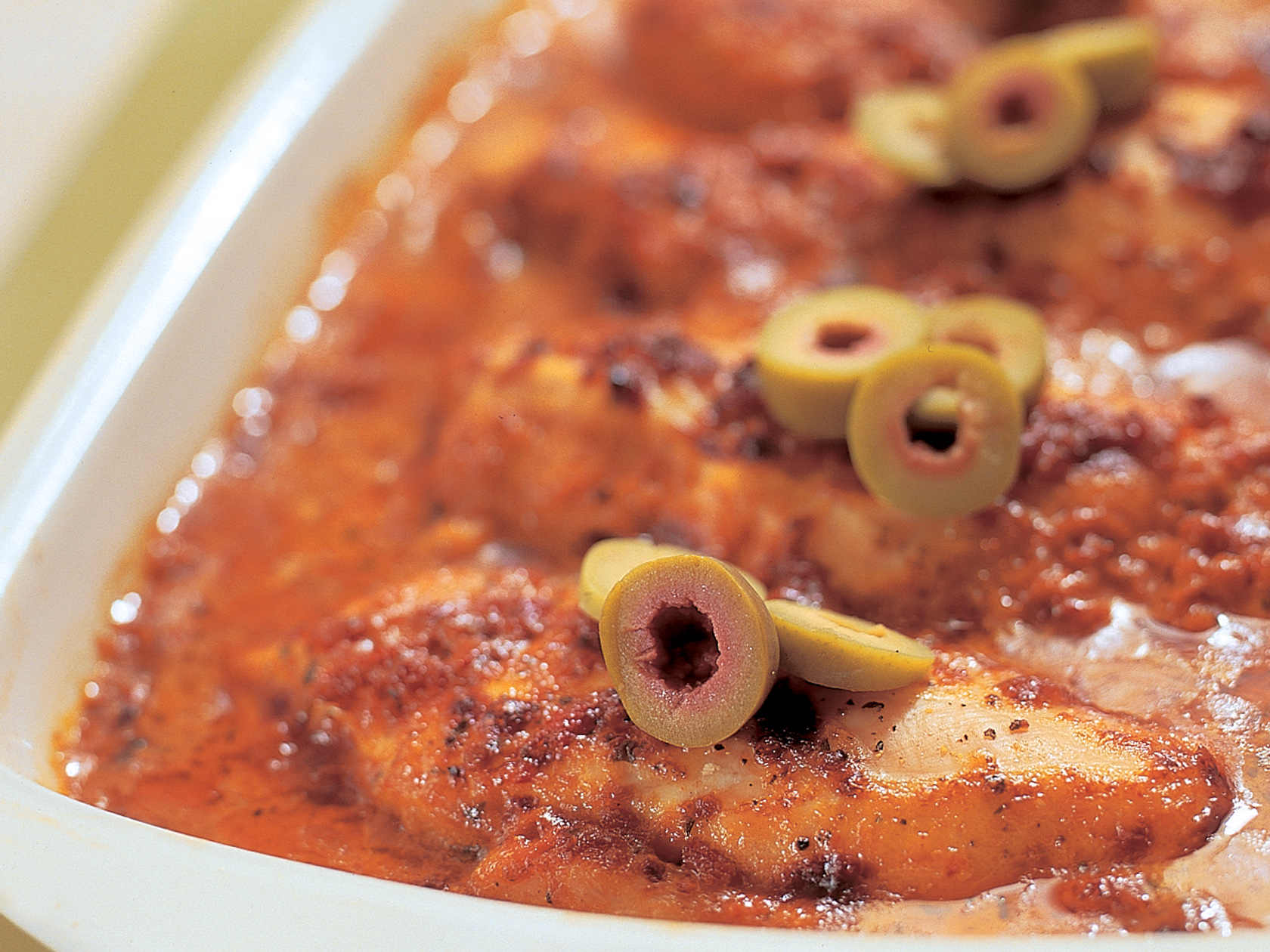 Broileritaskut punaisessa kastikkeessa