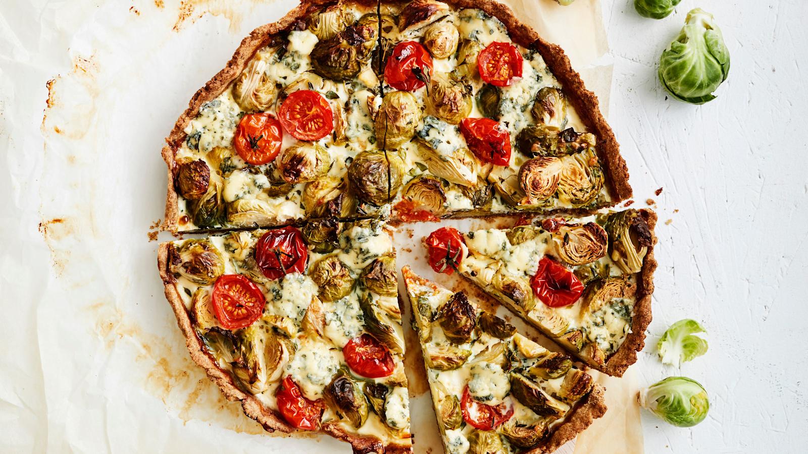 Ruusukaali-sinihomejuustopiiras